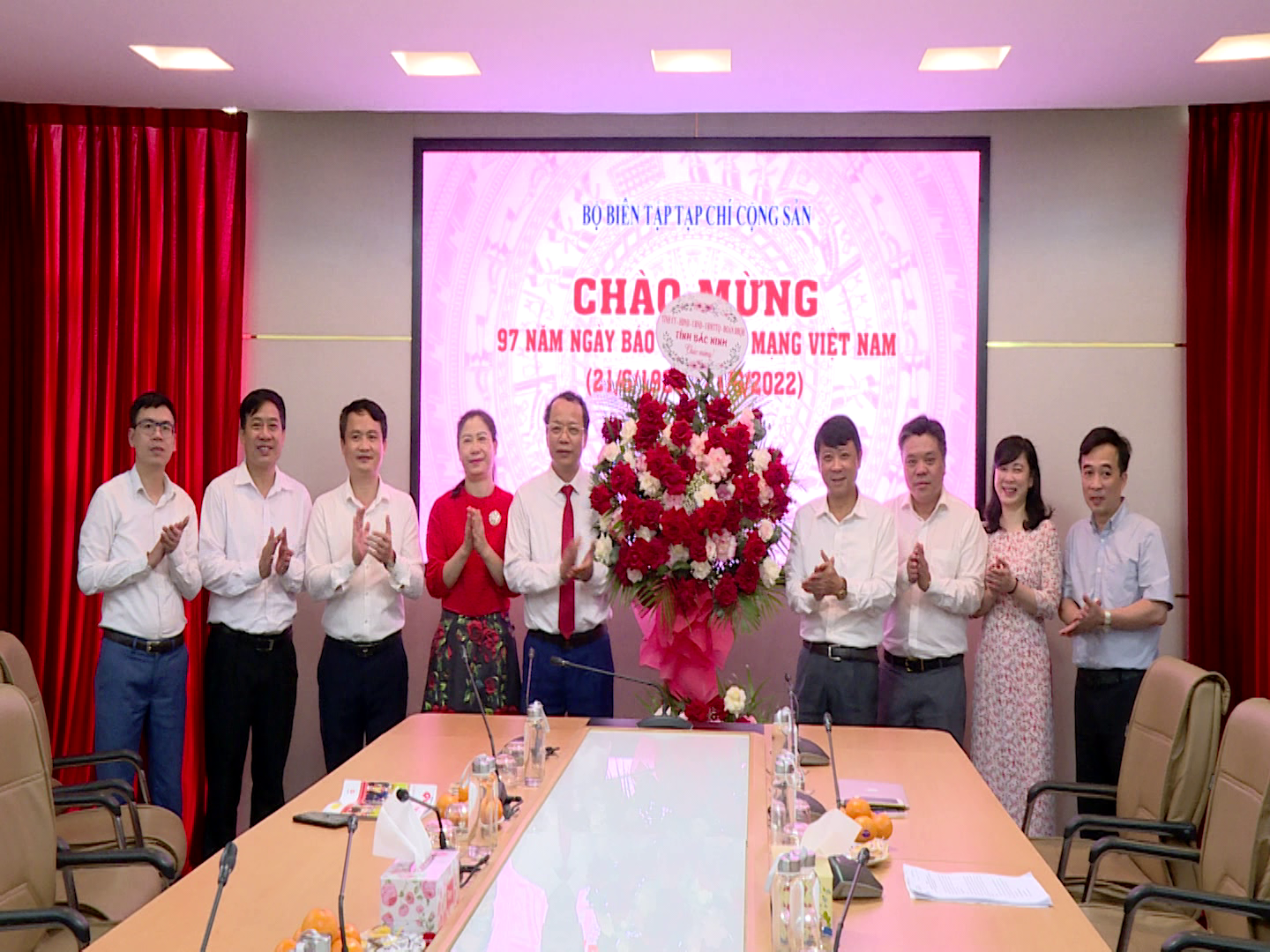 Pho_Bi_thu_TT_Chuc_mung_ngay_Bao_chi_VN(1)
