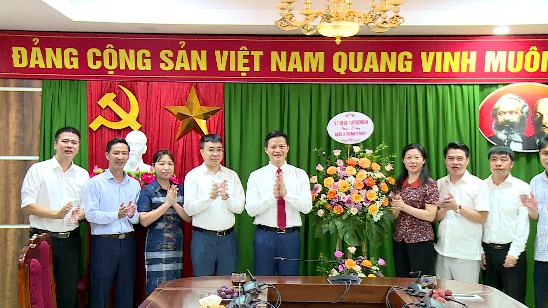 Dc_Vuong_Quoc_Tuan_chuc_mung_ngay_Bao_Chi_21_6(2)