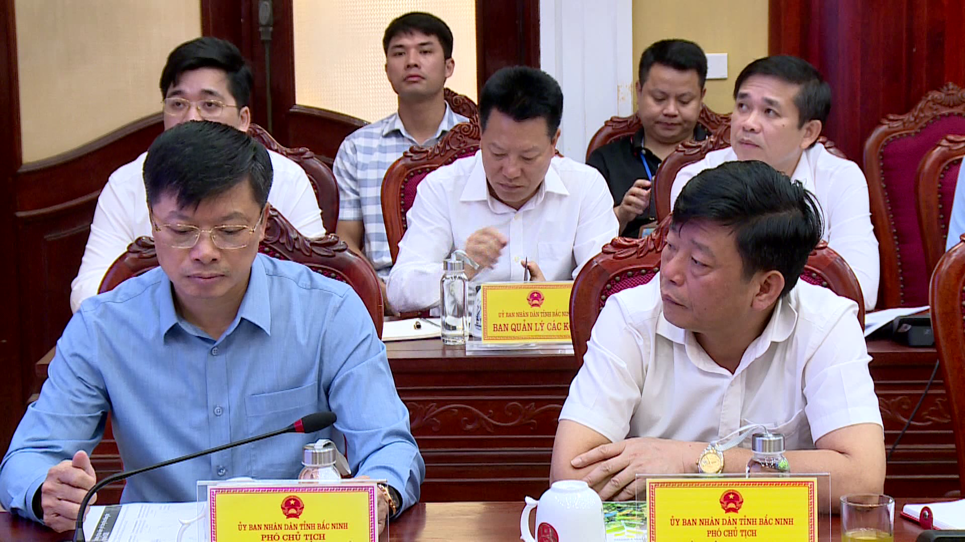 Tin_trua_hoi_nghi_cai_thien_cac_chi_so_dieu_hanh_quan_tri_dia_phuong(5)