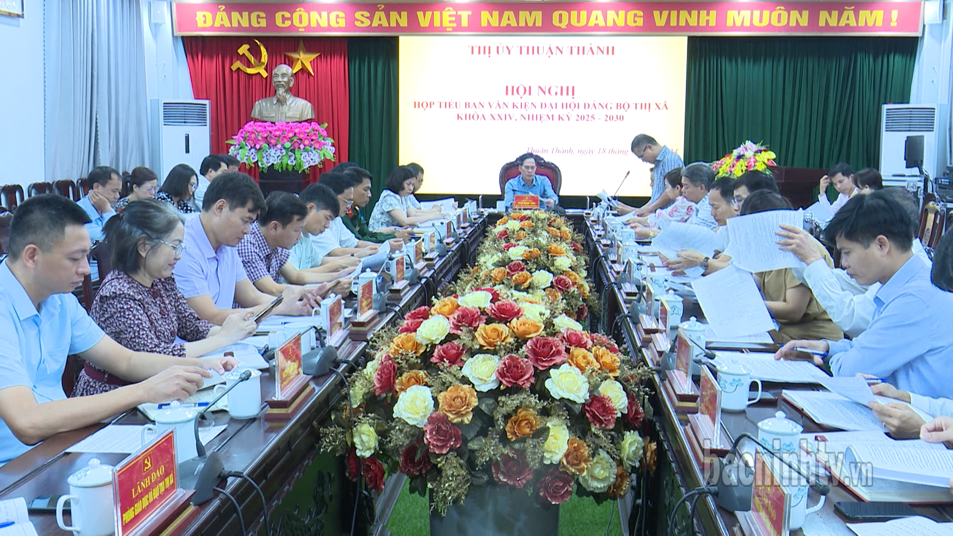 tieu_ban_van_kien