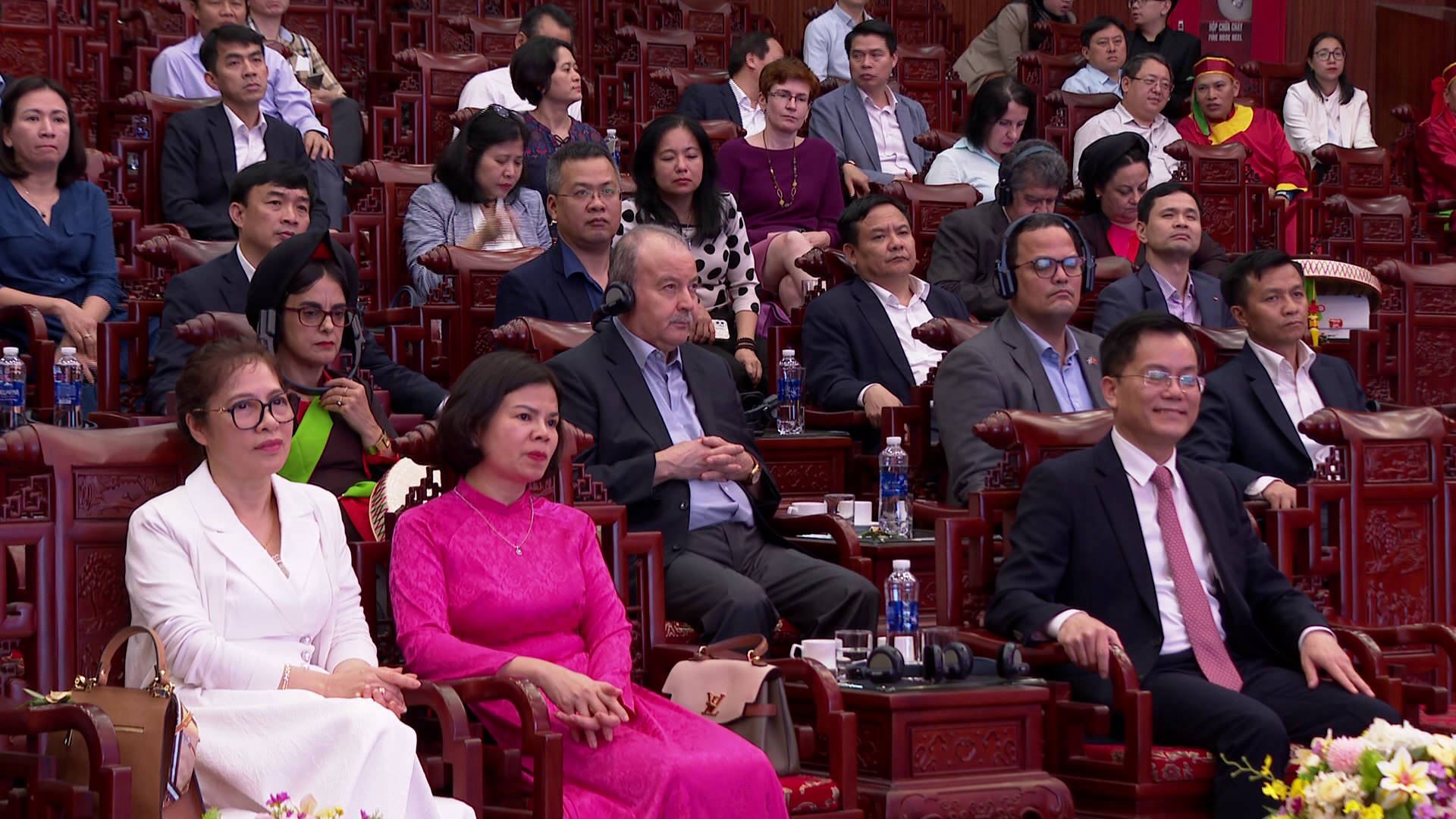 Lanh_dao_tinh_tiep_doan_truong_cac_doang_dai_dien(4)