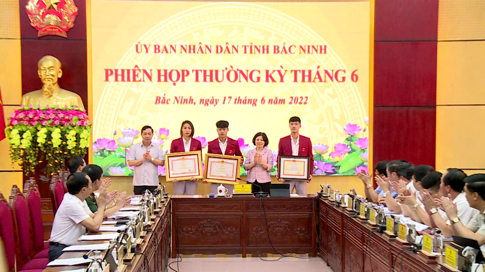 Khen_thuong_thuong_ky_thang_6_2022(1)