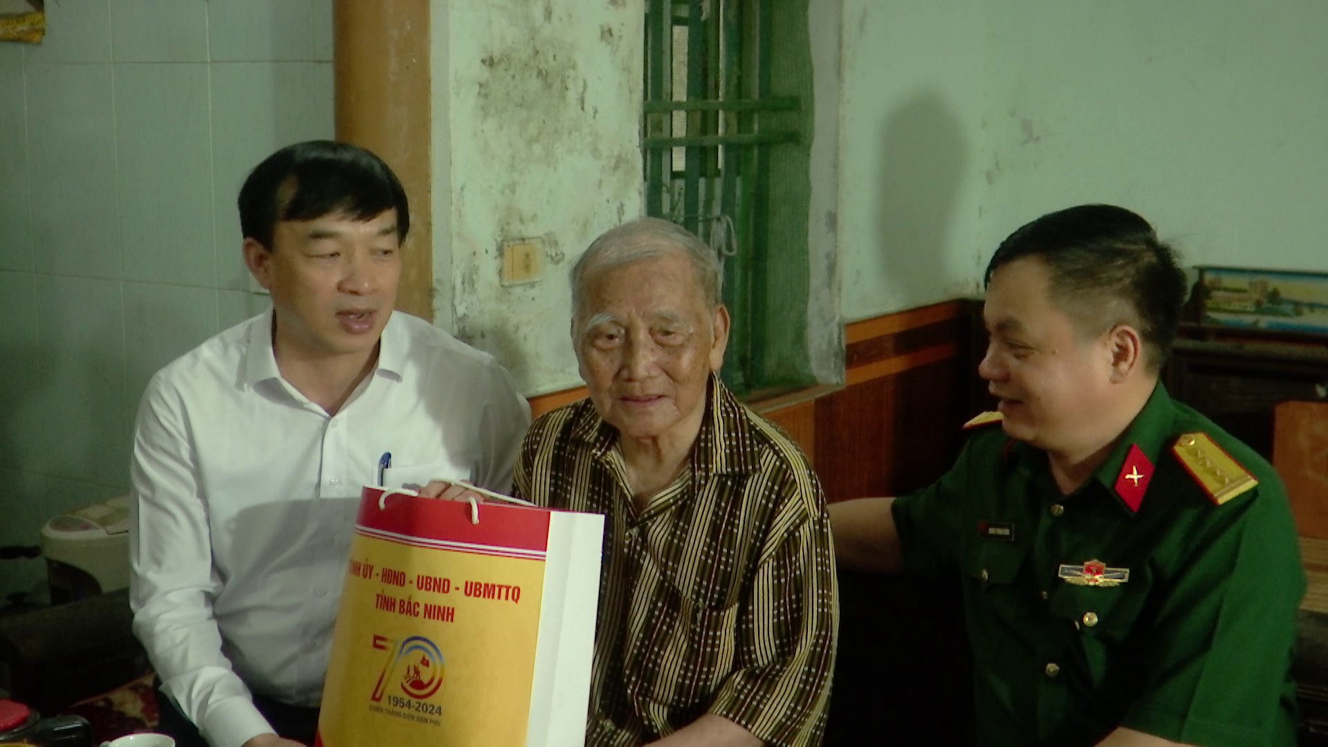 a_loi_tang_qua_luong_tai(1).png
