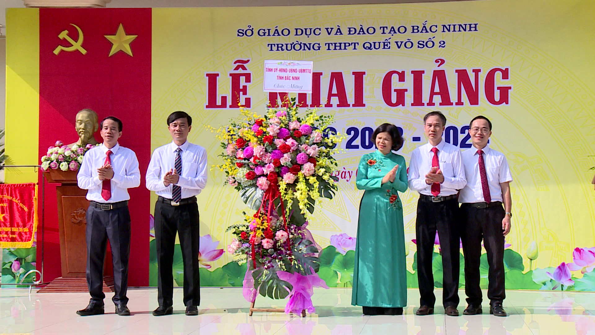 Chu_tich_du_khai_giang_tai_truong_THPT_que_vo_2(2)