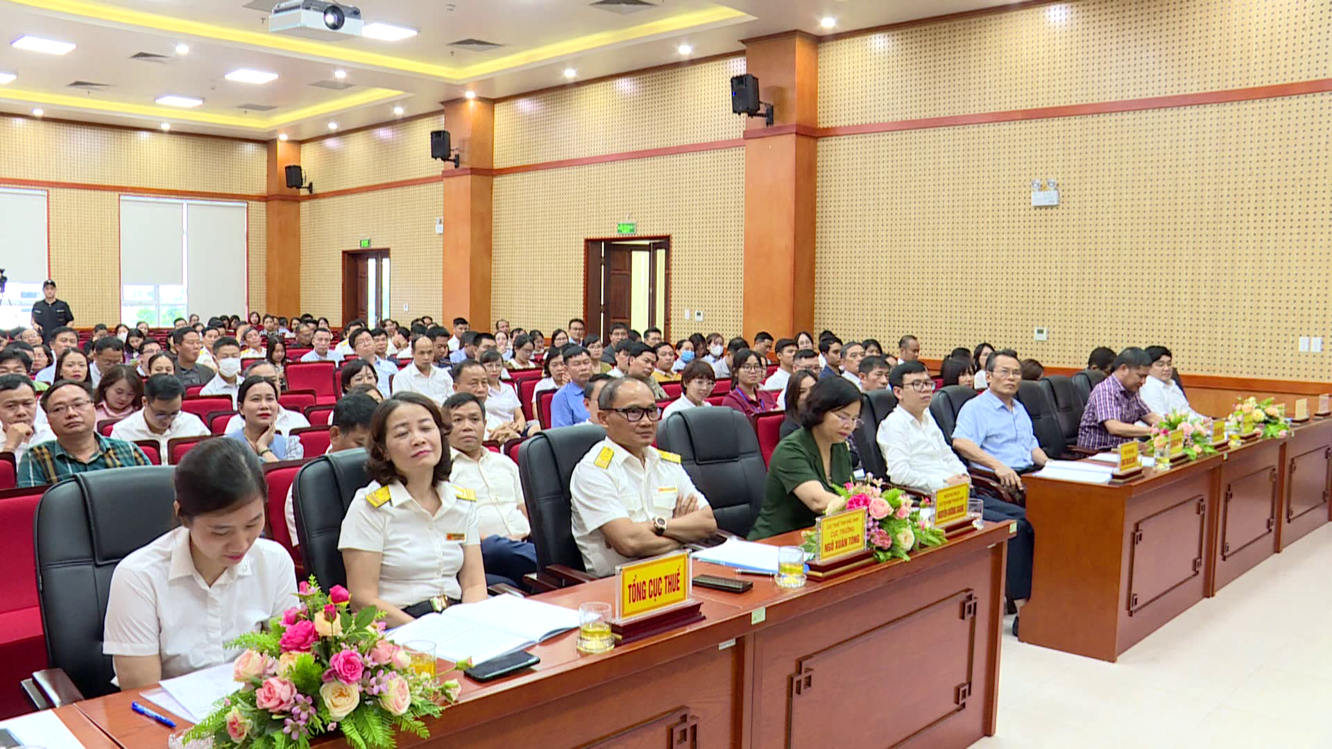 TUYEN_DUONG_98_DOANH_NGHIEP_VA_CA_NHAN_THUC_HIEN_TOT_CHINH_SACH_THUE(4)