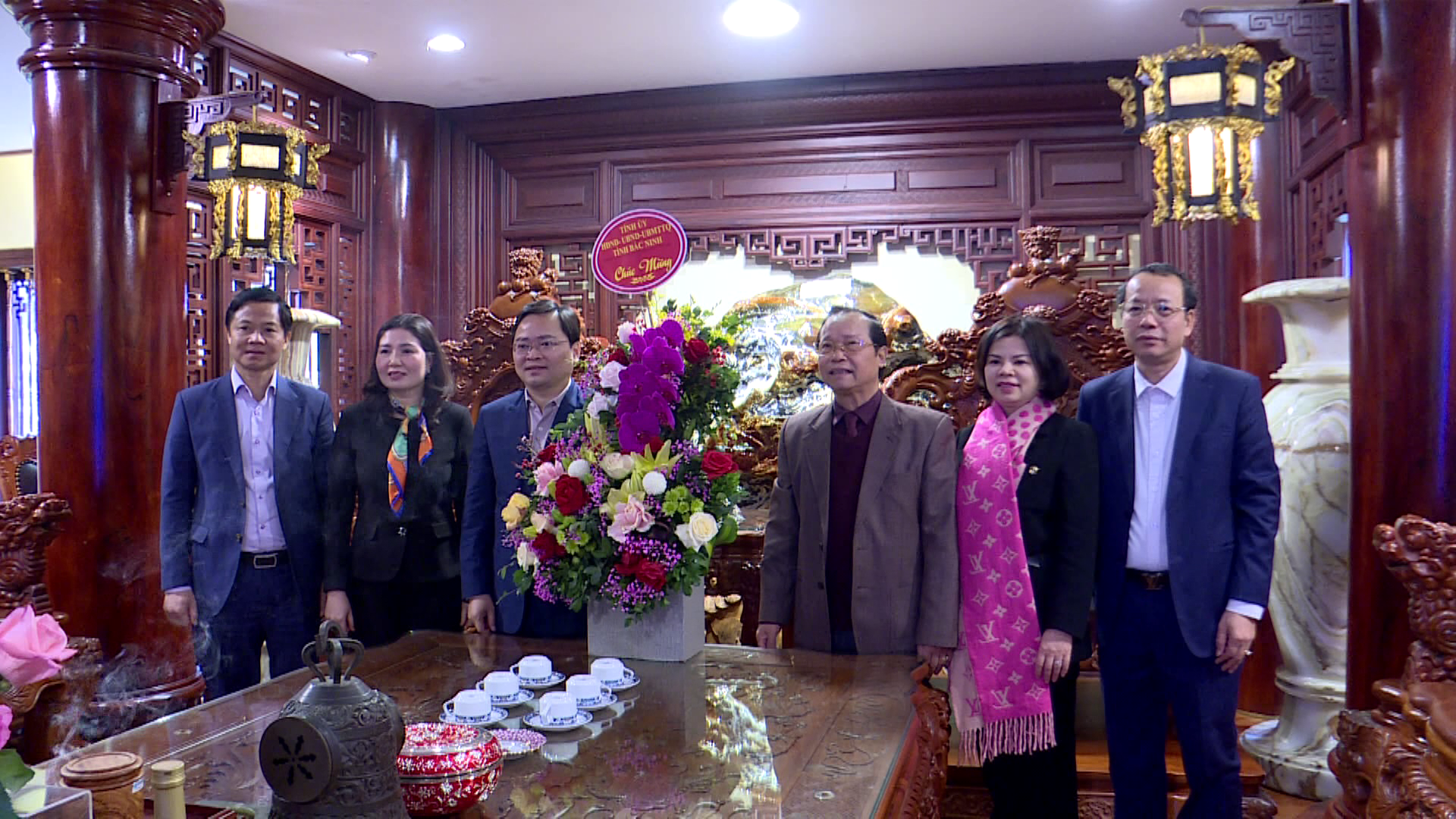 TT_Tinh_uy_chuc_tet_cac_Dc_nguyen_lanh_dao(3)