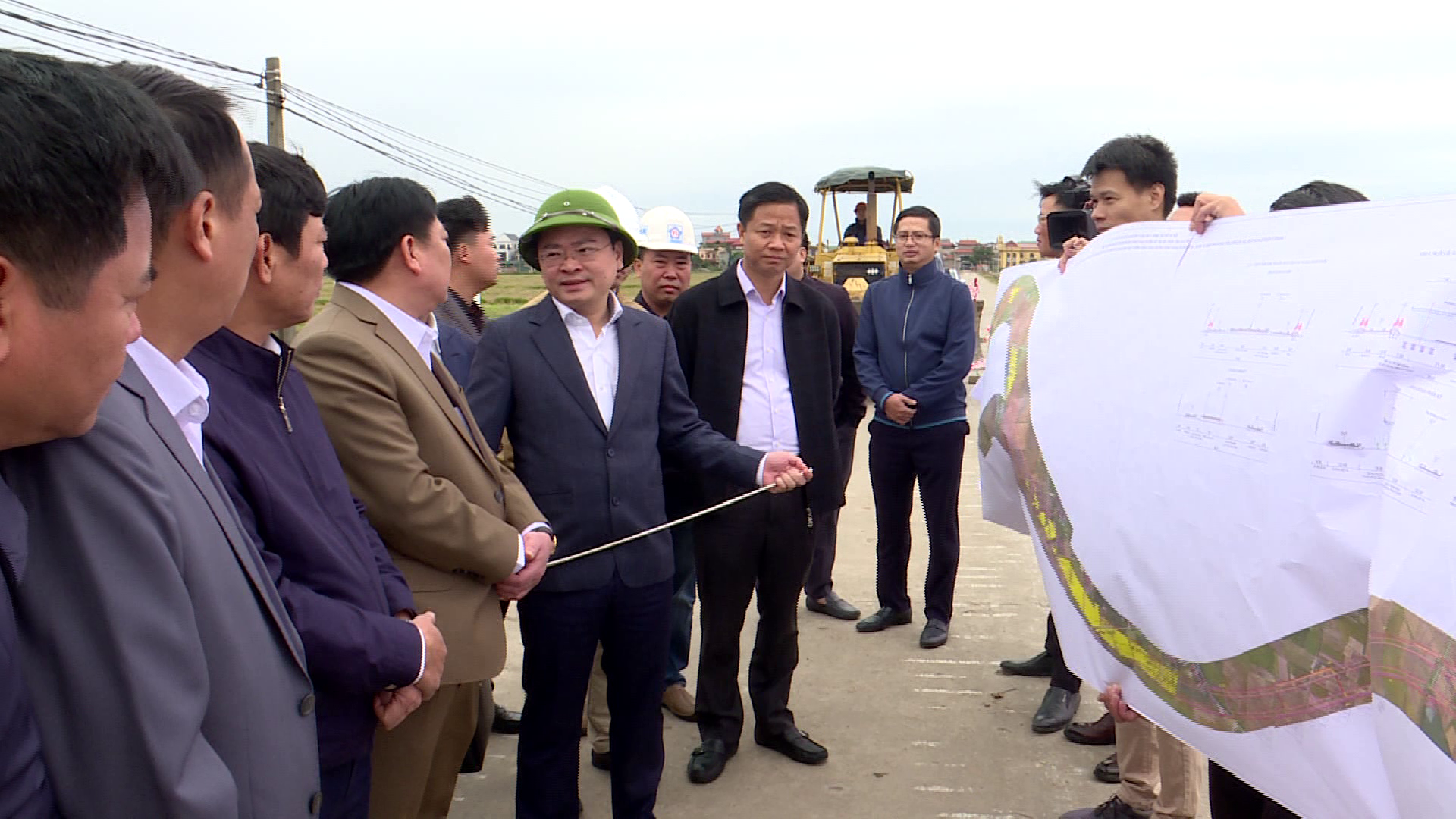 bi_thu_tinhuy_kiem_tra_cong_truong_thi_cong_du_an_vanh_dai_4_vung_thu_do_ha_noi(1)