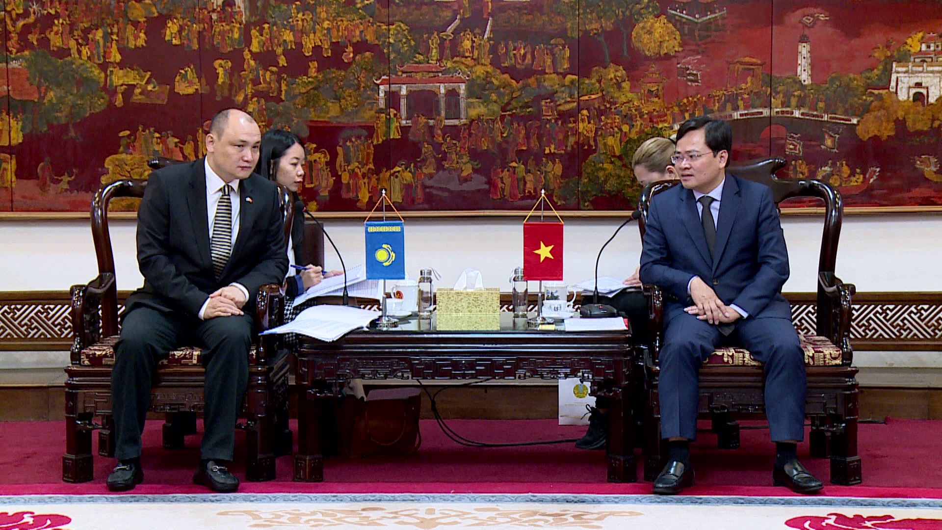 Bi_thu_tinh_uy_tiep_dai_su_kazatan(1)