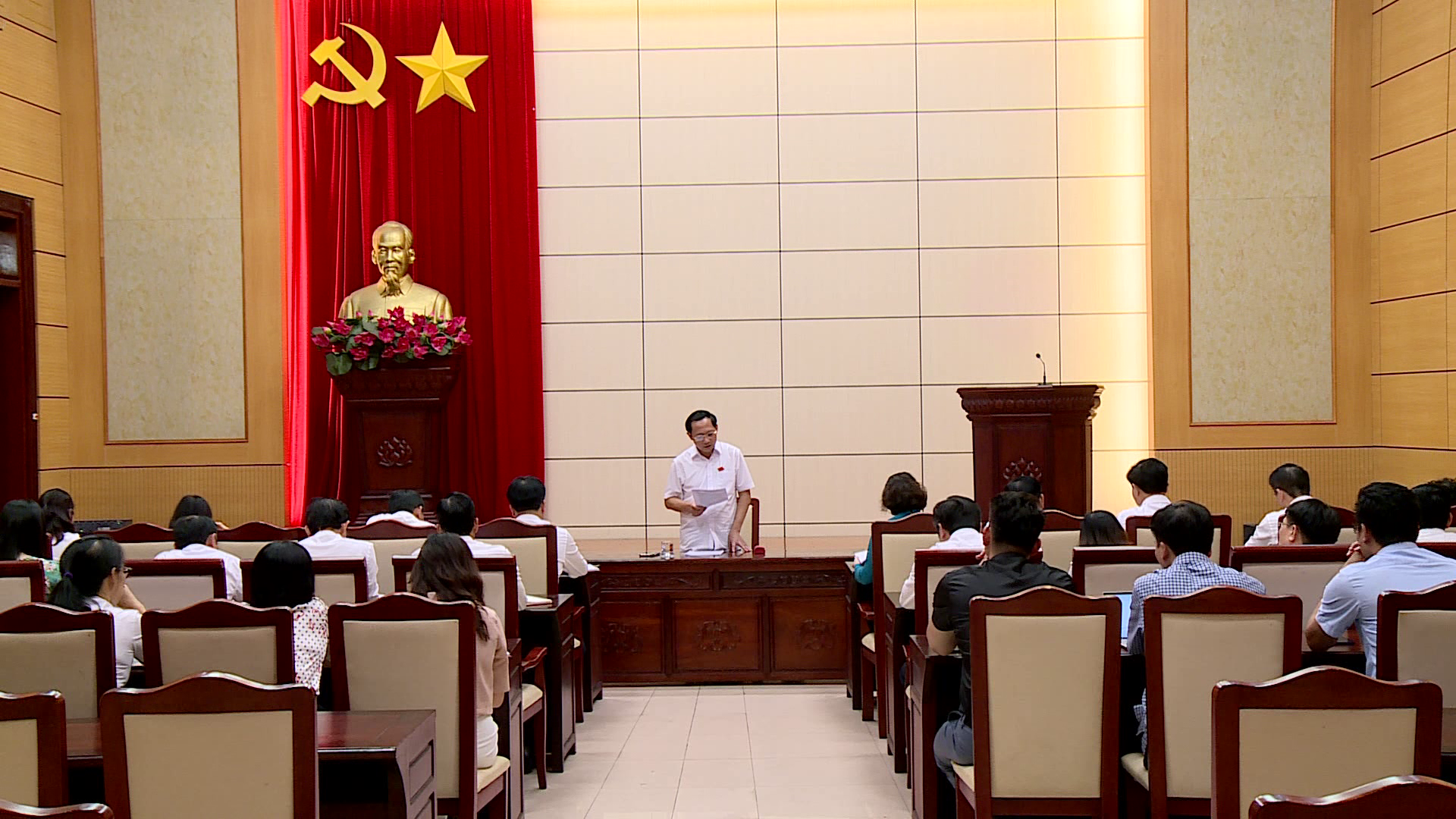 Thao_luan_khach_quan_toan_dien_danh_gia_tinh_hinh_KTXH(4).png