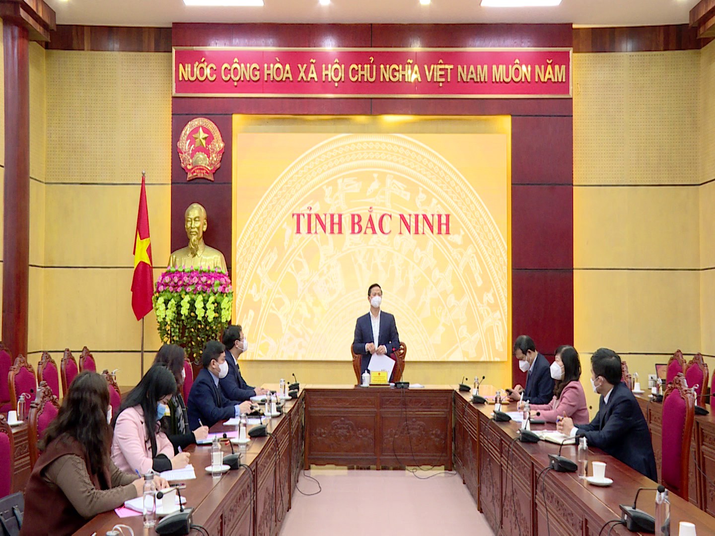 Hoi_nghi_truc_tuyen_toan_quoc_chinh_phu_ve_mo_cua_cho_hoc_sinh_tro_lai_truong(1).png