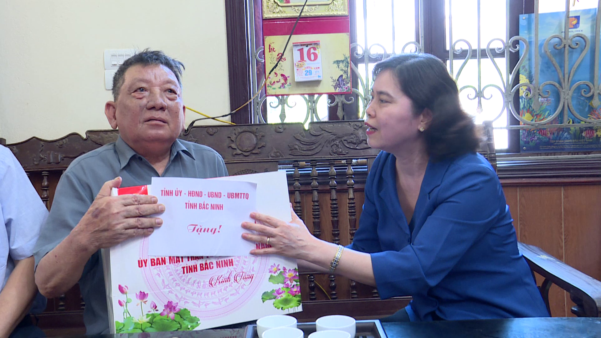 PHO_CT_TT_HDND_TINH_TANG_QUA_27_7_TAI_TIEN_DU(3)