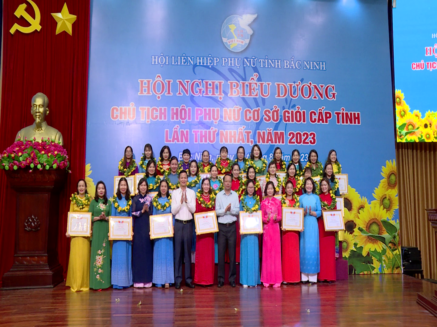 Bieu_duong_can_bo_hoi_PN_gioi_lan_thu_1(2)
