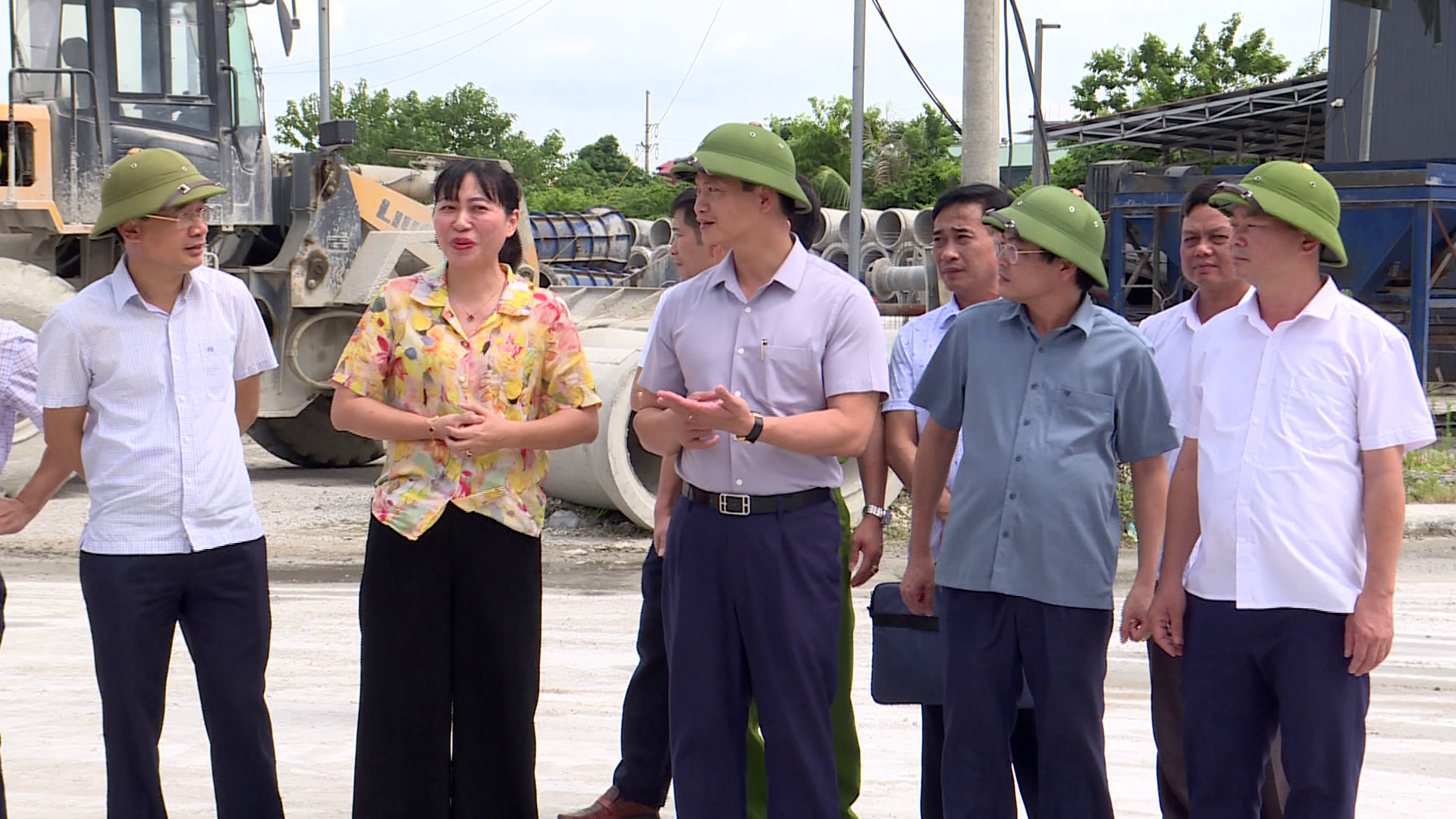 lanh_dao_tinh_kiem_tra_tinh_hinh_thuc_hien_luat_de_dieu_luat_phong_chong_thien_tai_tai_thi_xa_que_vo_va_tien_du(3).png