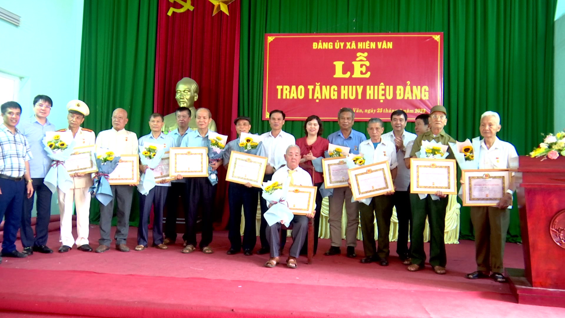 D.C_HANG_TRAO_HHD_TAI_TIEN_DU(2)