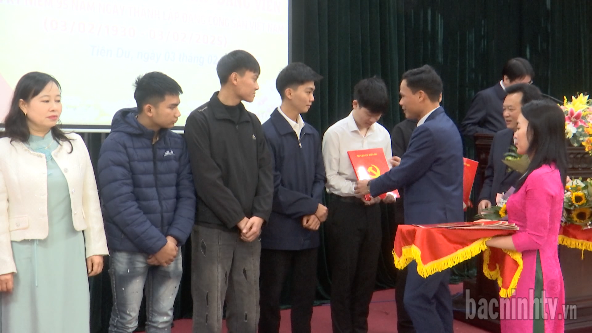 trao_qd_knap_dang_tien_du