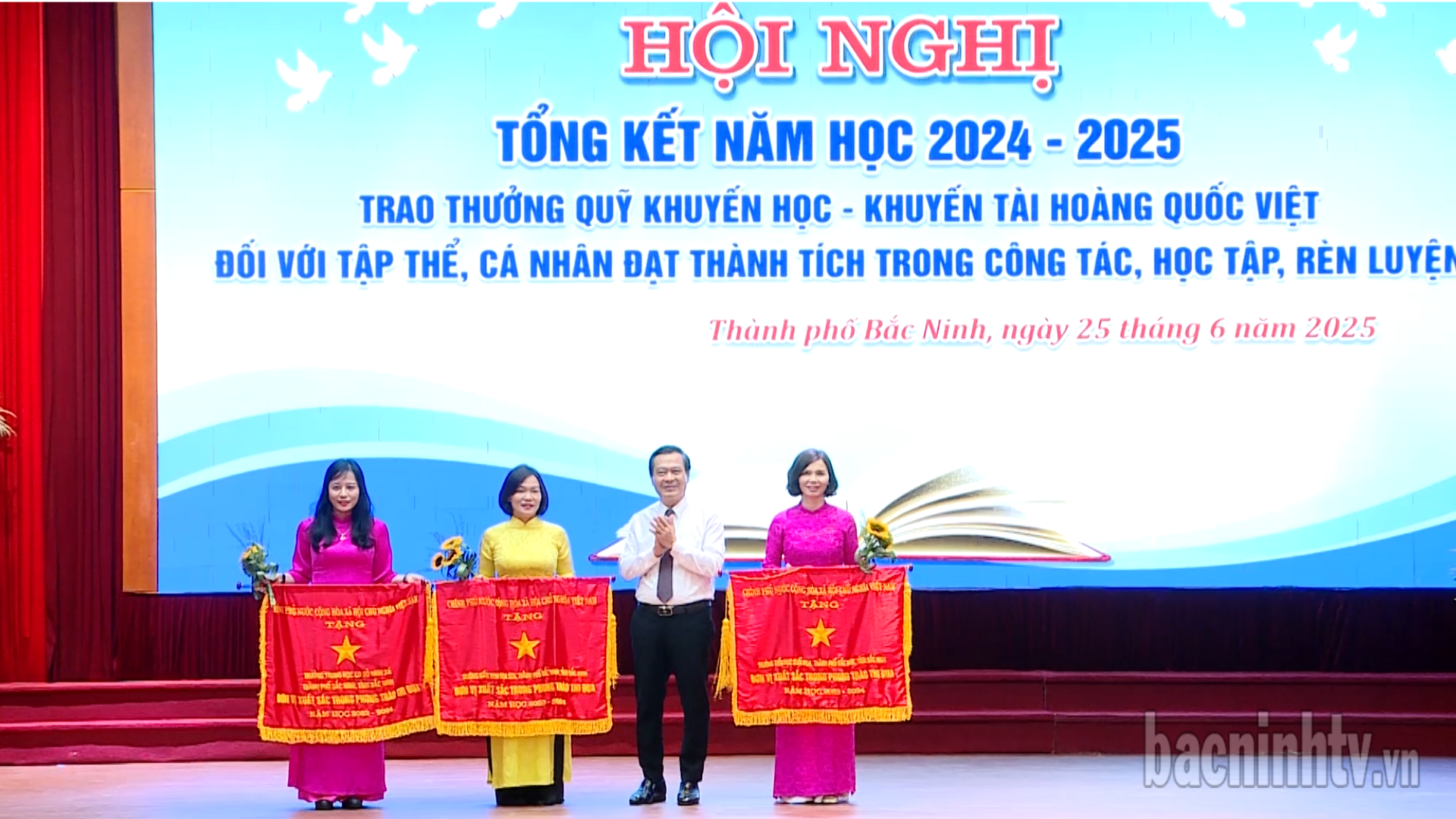 tang_co_thi_dua