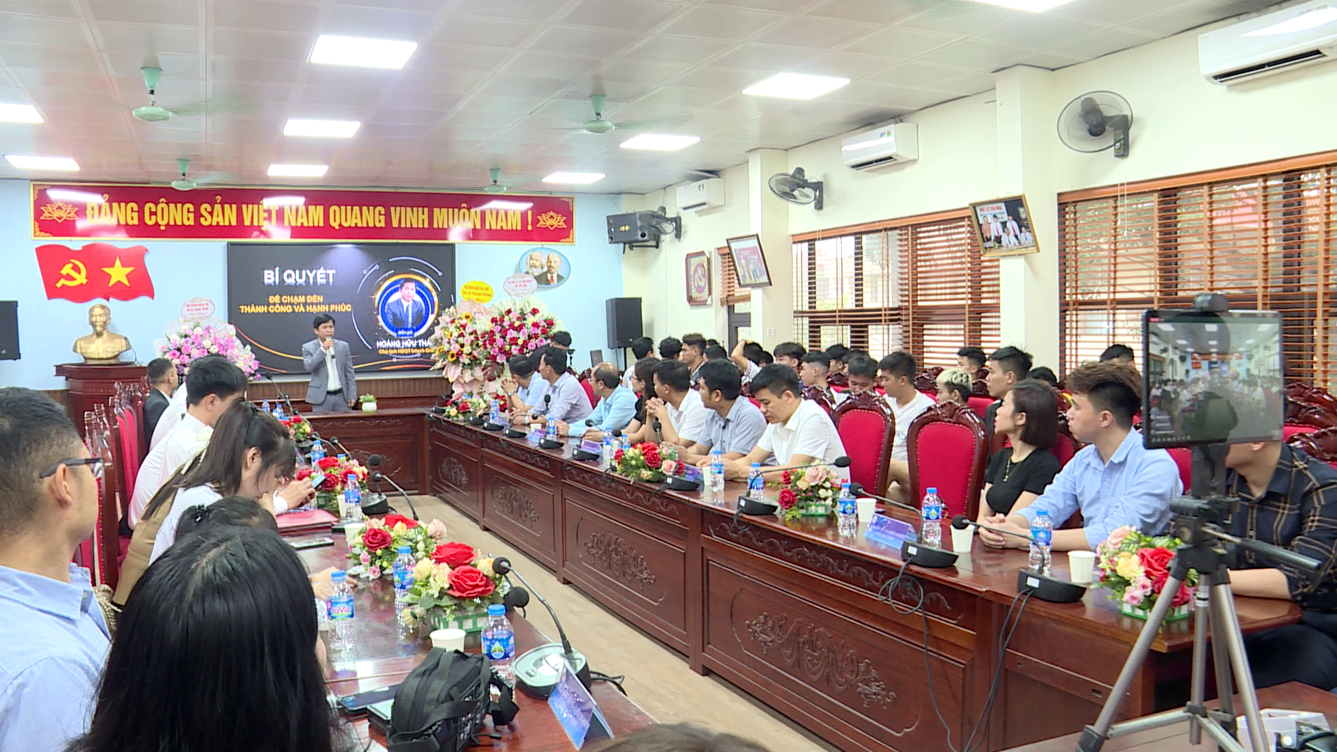 ngay_hoi_khoi_nghiep_THPT_Thuan_Thanh_so_1(1)