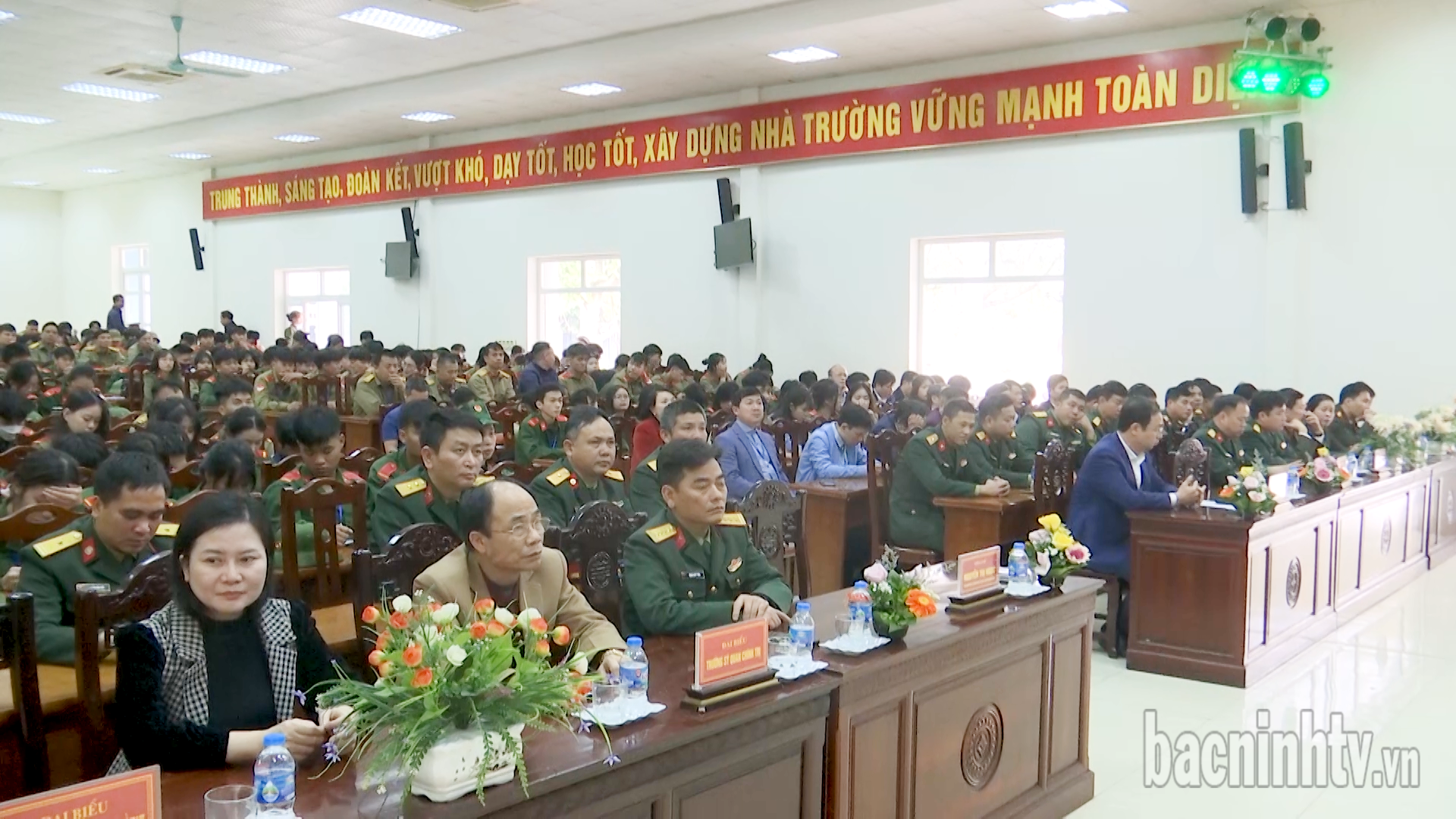 be_mac_hoi_thao_qp