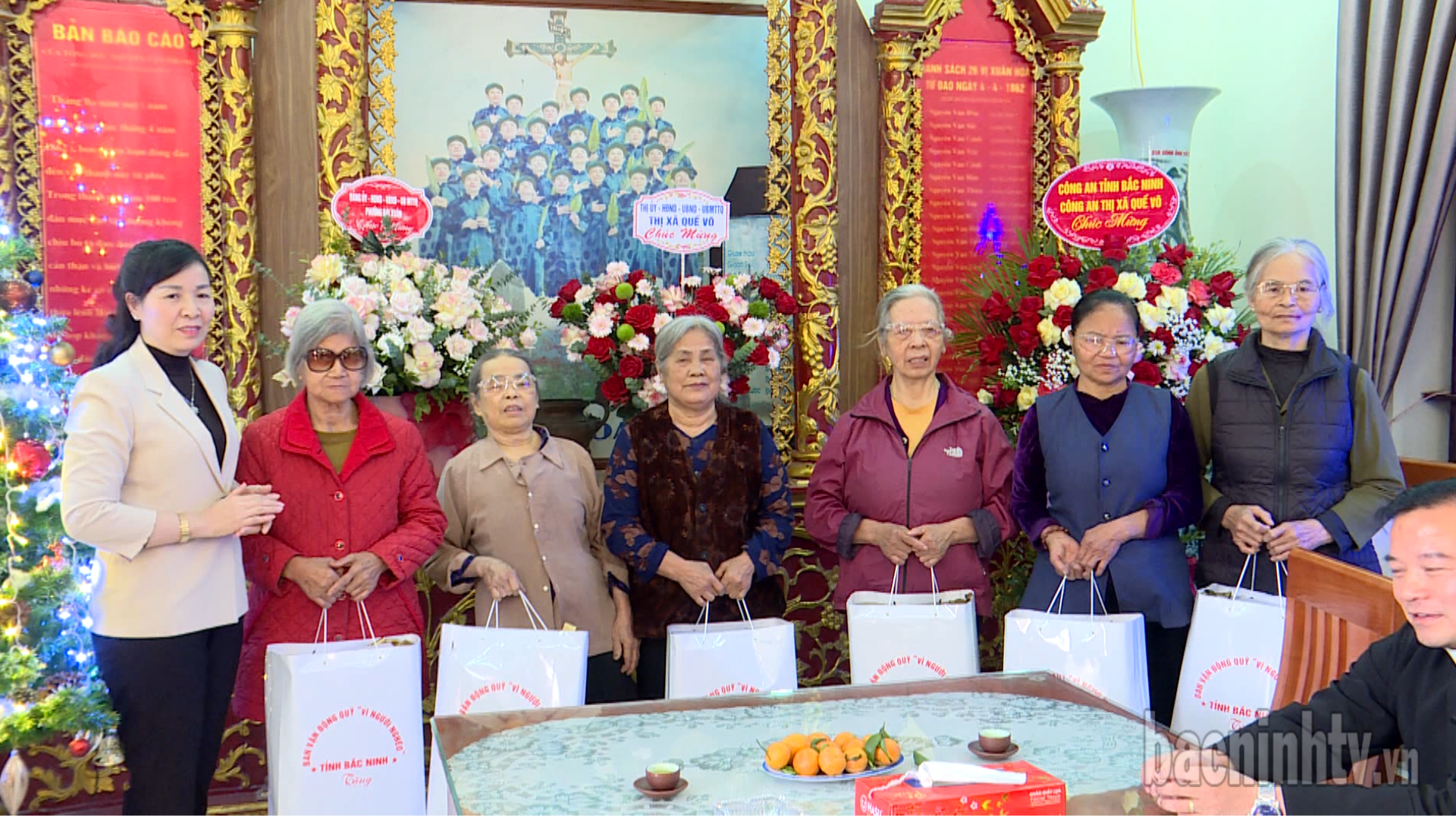 chu_tich_mat_tran_tang_qua_giao_dan_ngheo