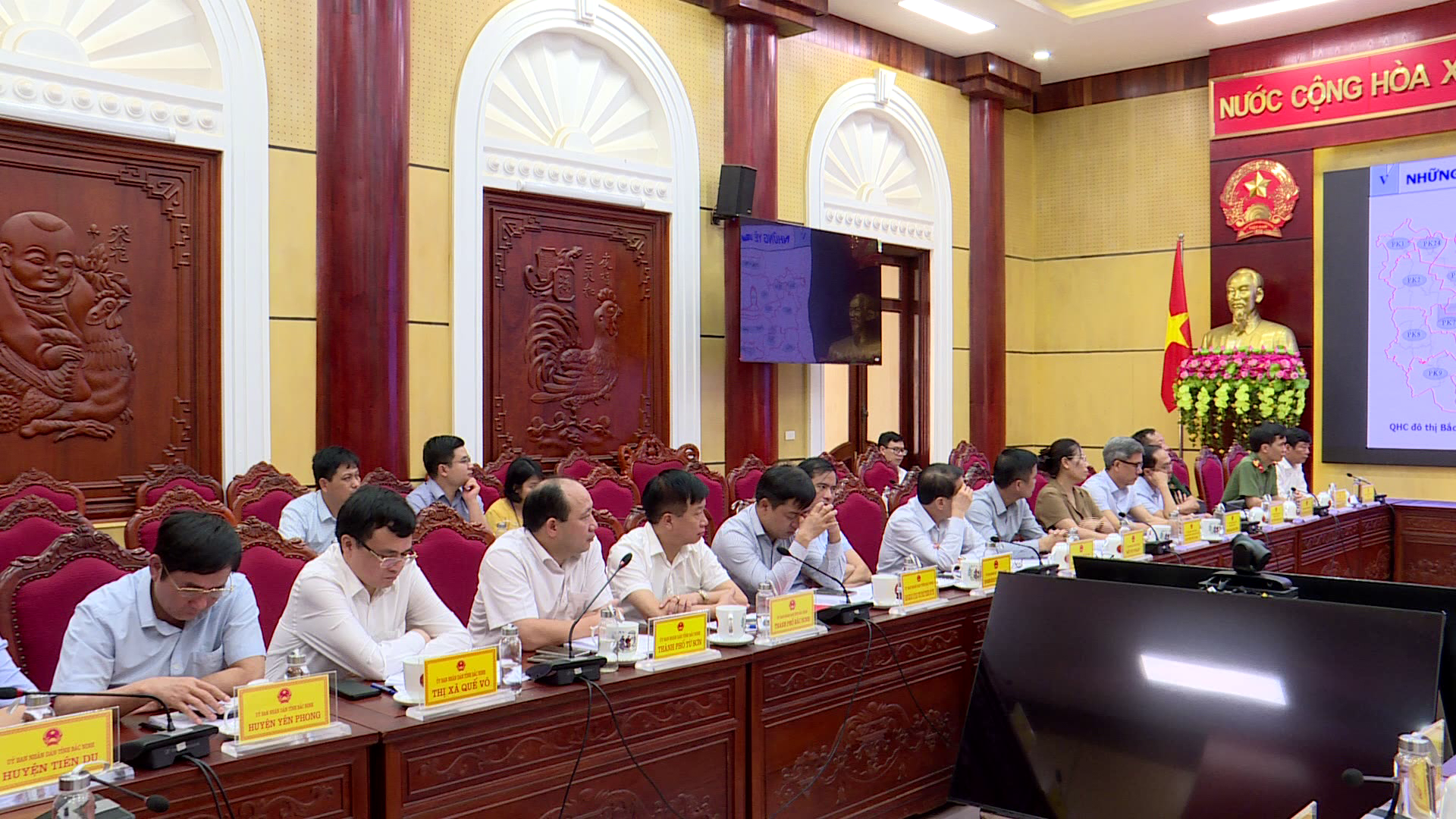 ubnd_tinh_bac_ninh_xem_xet_ho_so_nhiem_vu_dieu_chinh_1_so_phan_khu_tren_dia_ban_tinh(4).png