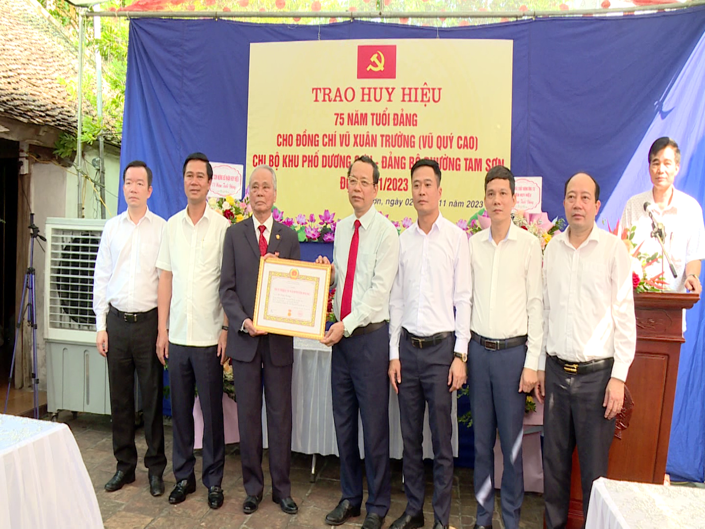 PBT_Trao_huy_hieu_Dang_tai_TS(3)