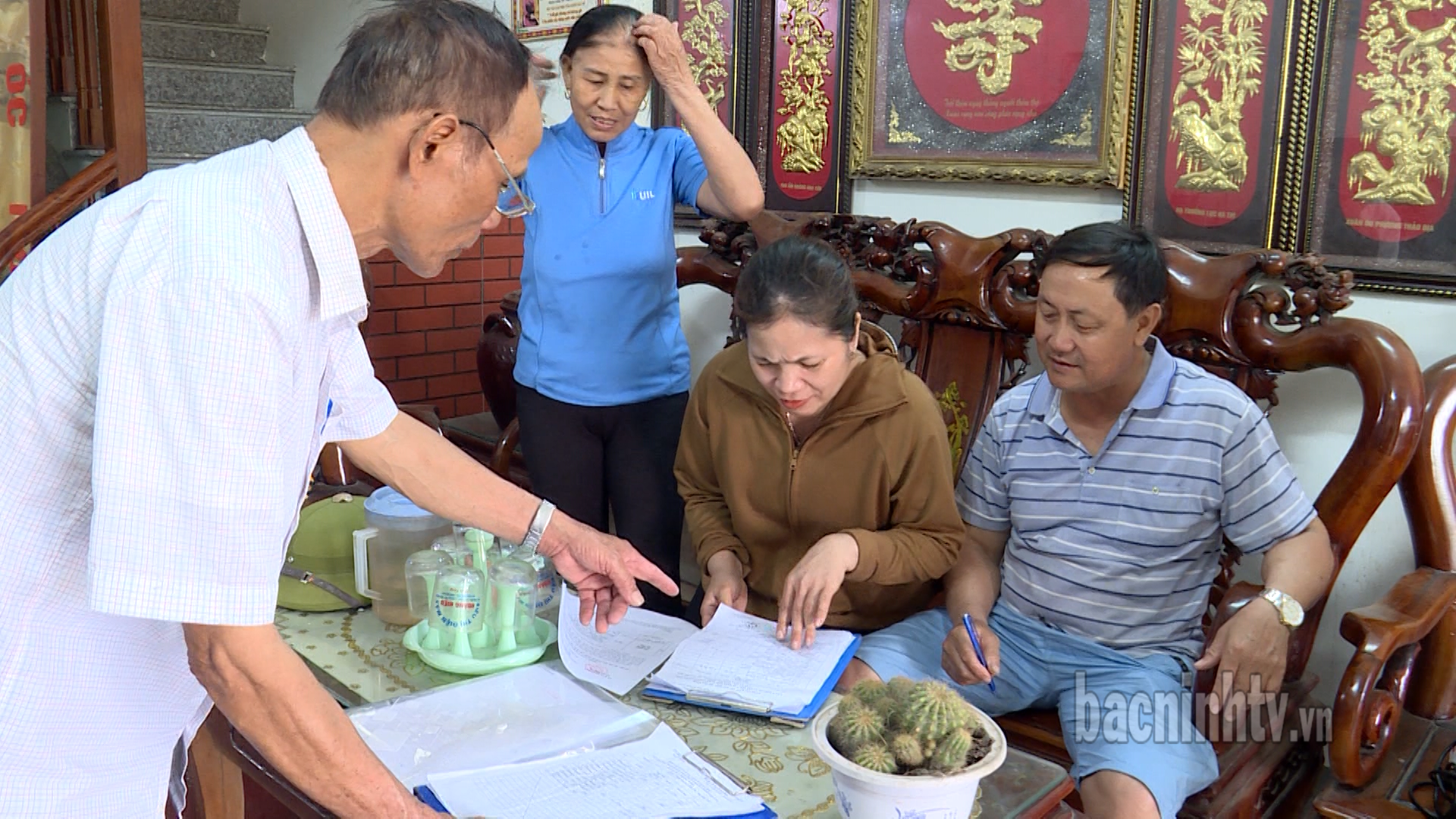 thuan_thanh_lay_y_kien_dan_tai_nha