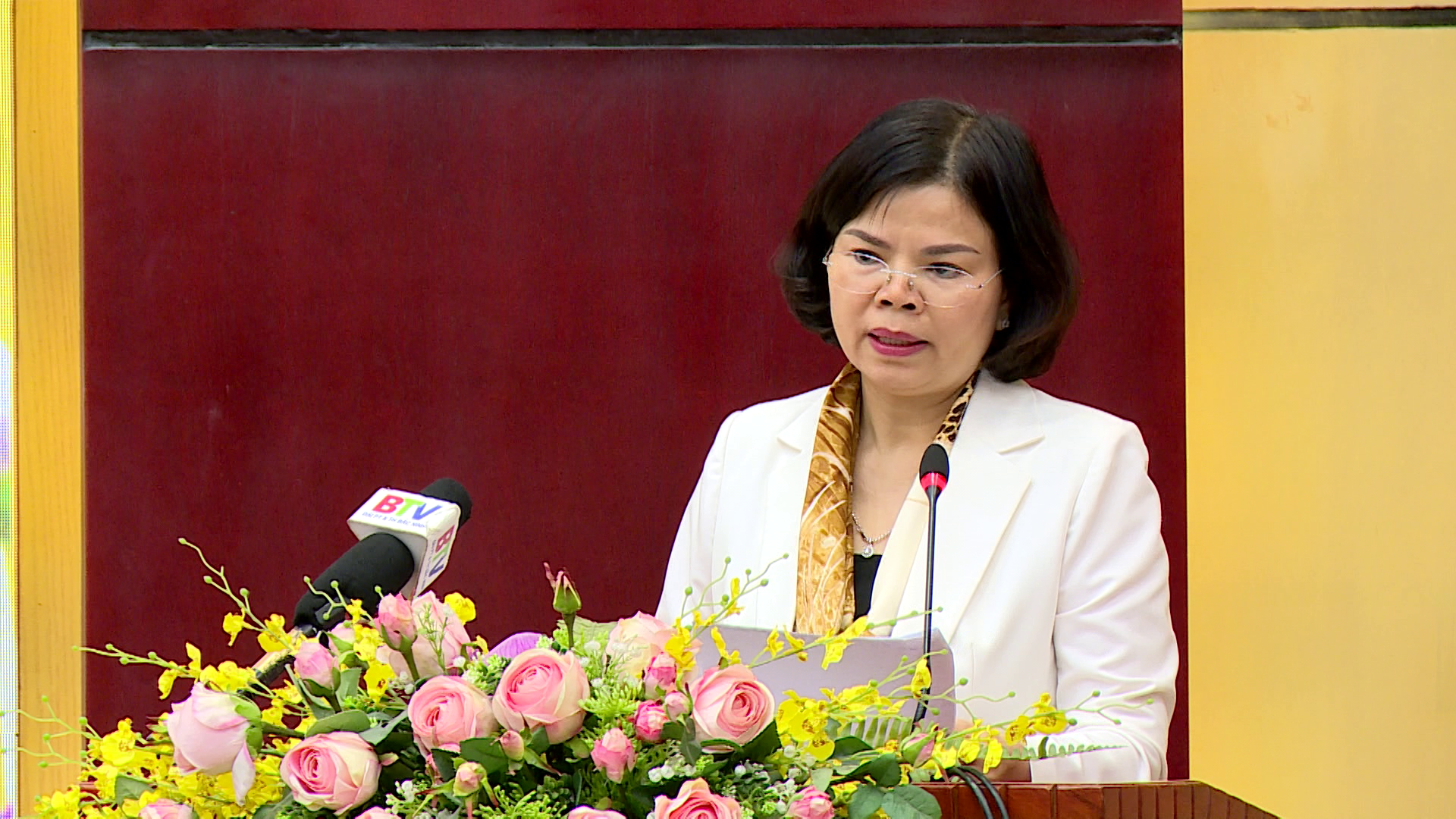 UBND_tinh_hop_thuong_ky_thang_11(1)