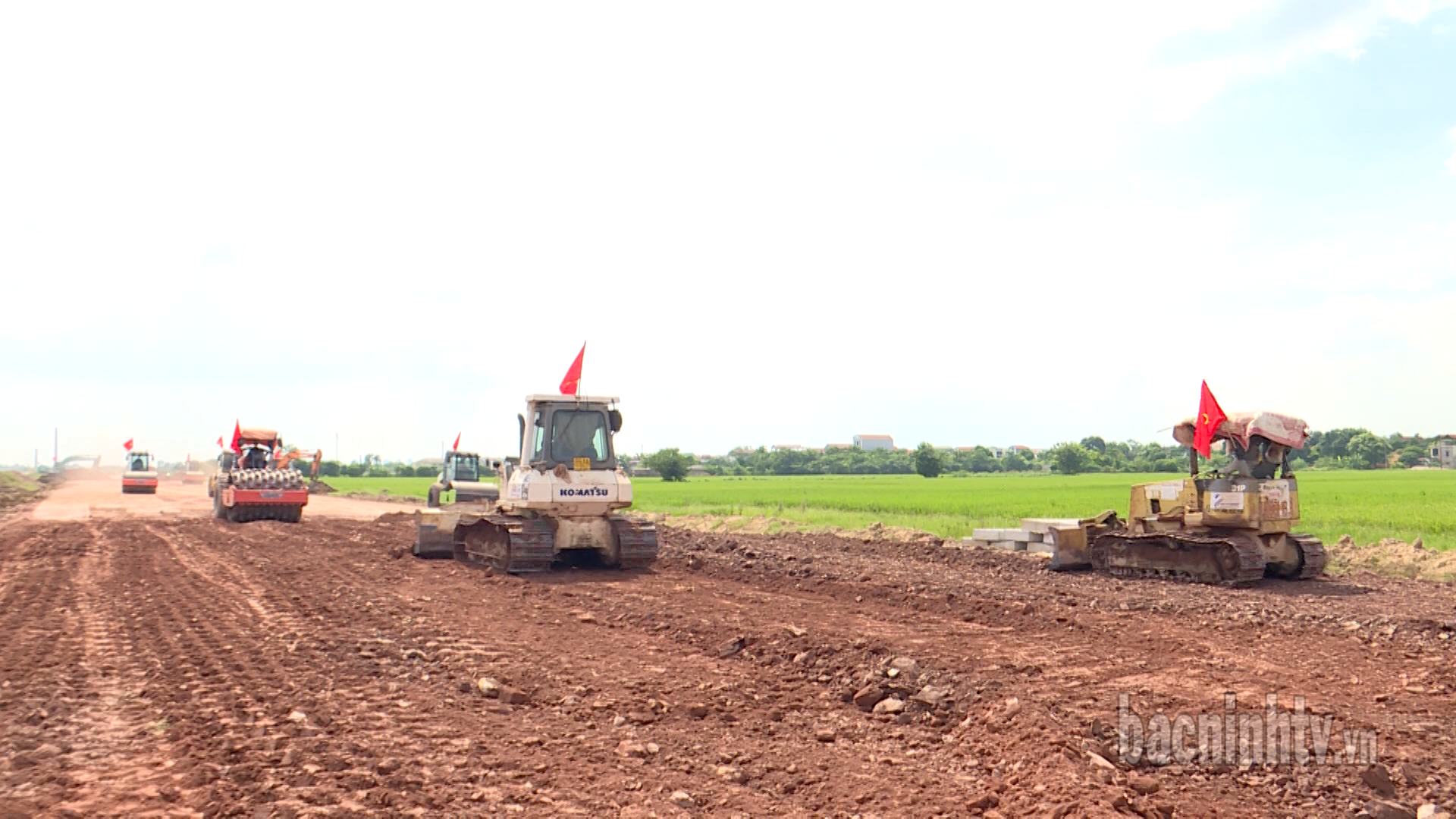 nha_thau_day_manh_thi_cong_quyet_tam_hoan_thanh_dung_tien_do