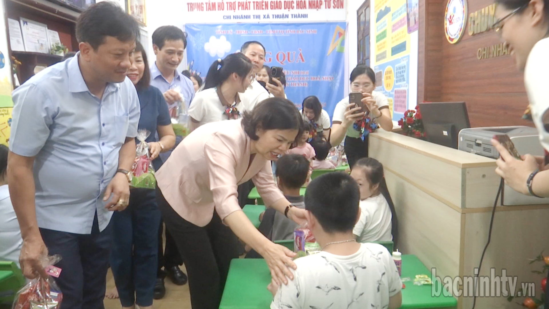 pho_bt_tt_chia_qua_hoi_tham