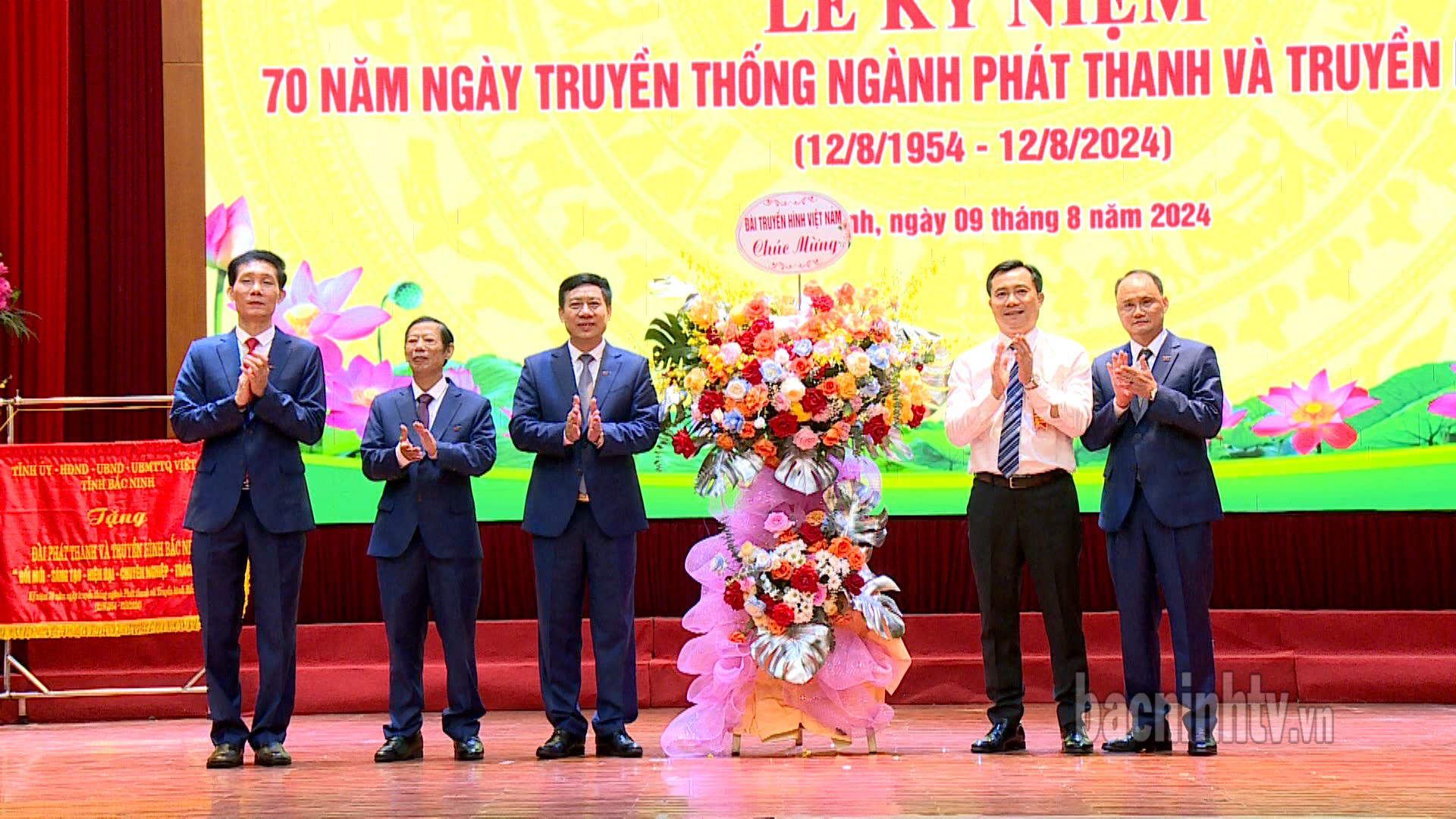 dai_thvn_tang_hoa