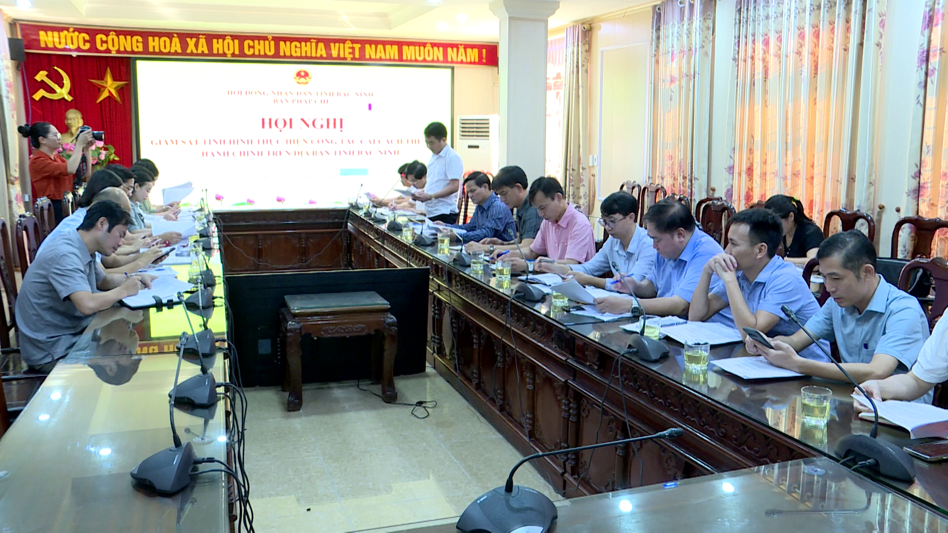 Tin_Ban_Phap_che_giam_sat_cong_tac_CCHC_tai_thi_xa_Que_Vo(1)