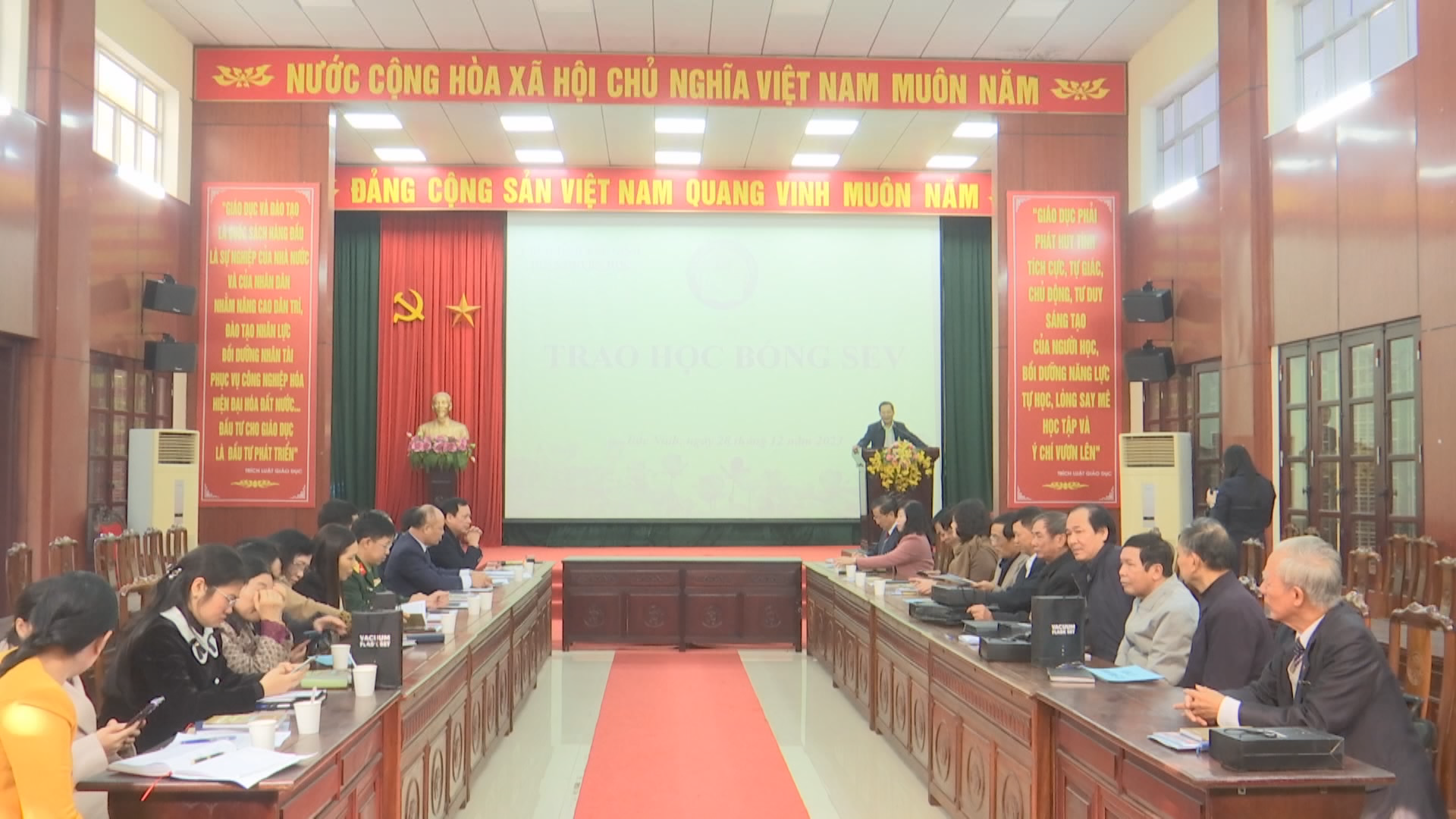 HOI_KHKT_TR.KHAI_N.VU(2)