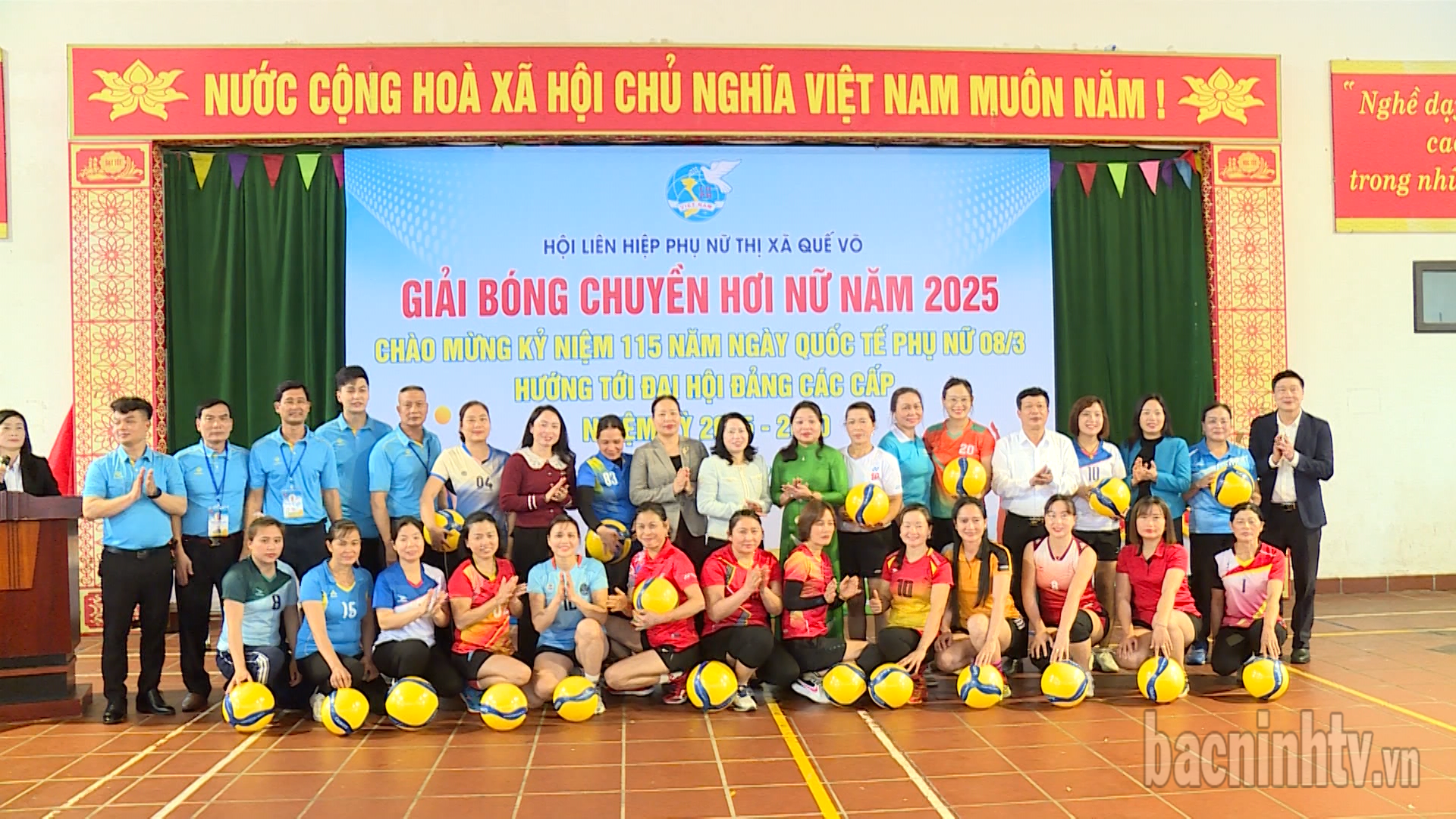 Cac_doi_bong_tham_du_giao_bong_chuyen_qv