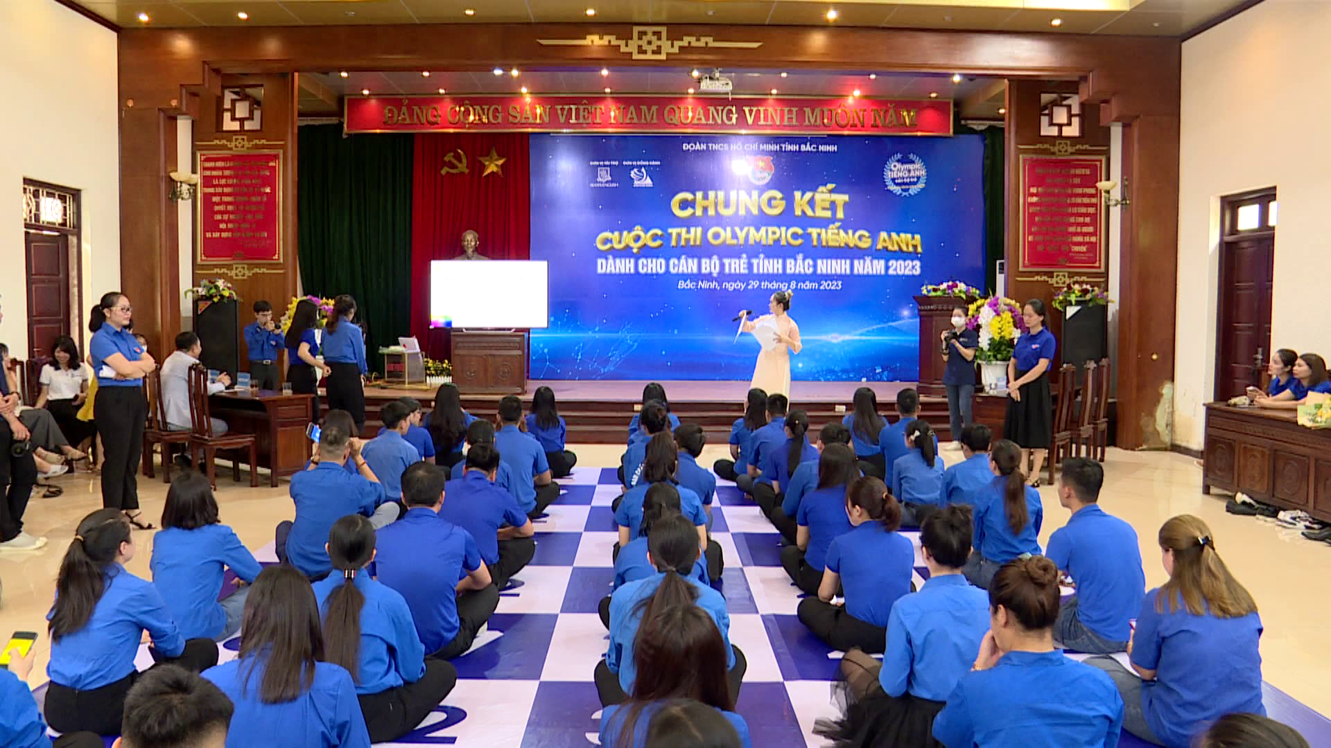 CHUNG_KET_CUOC_THI_OLYMPIC_TIENG_ANH_CHO_DOAN_VIEN_THANH_NIE(1)