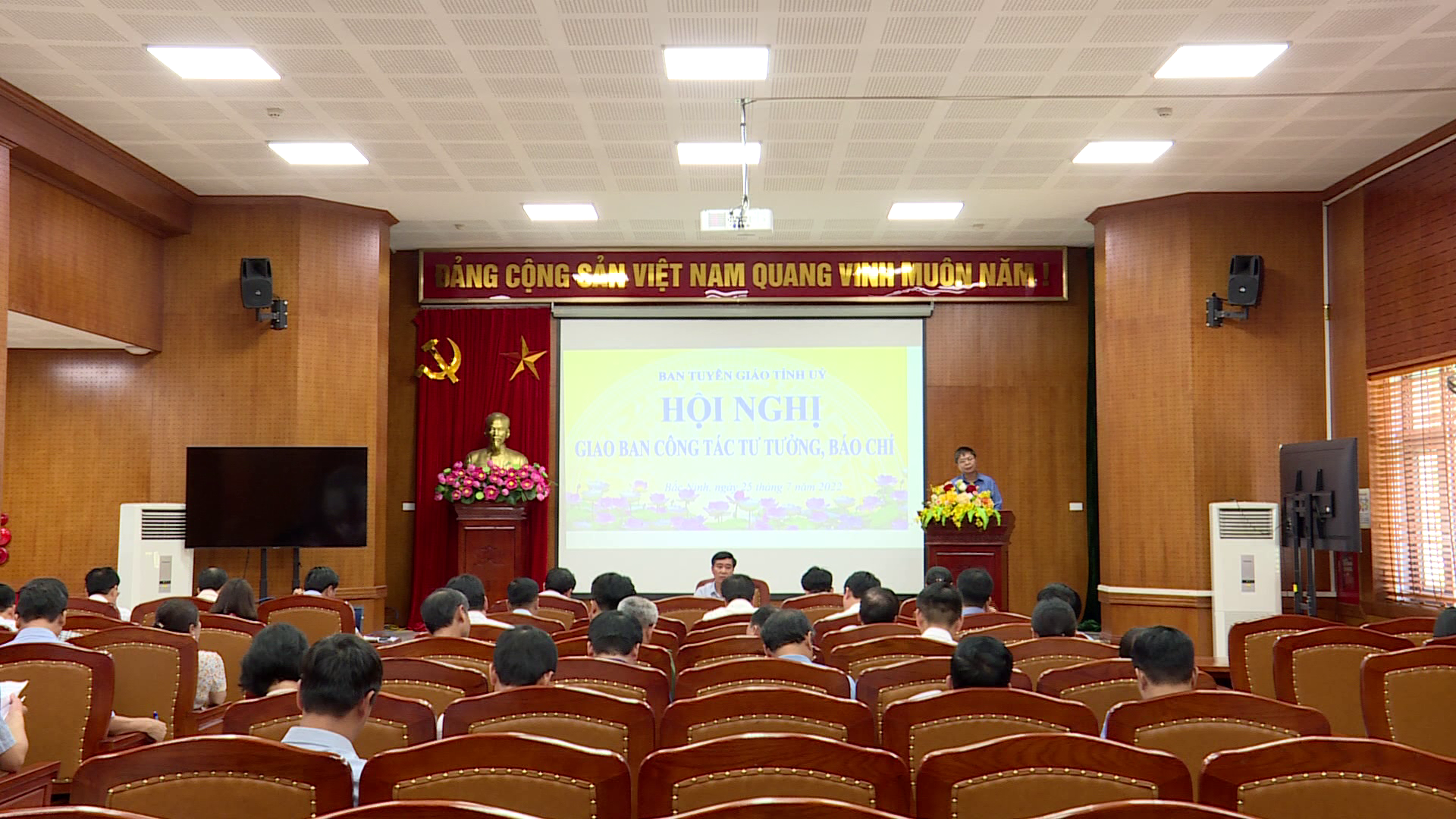 Giao_ban_cong_tac_tu_tuong_Bao_chi_thang_7(1)