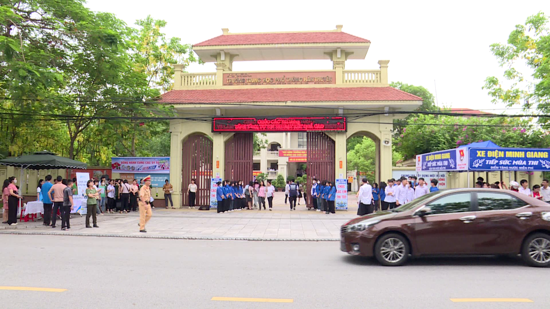 NGAY_DAU_TIEN_THI_VAO_LOP_10_THPT(1)