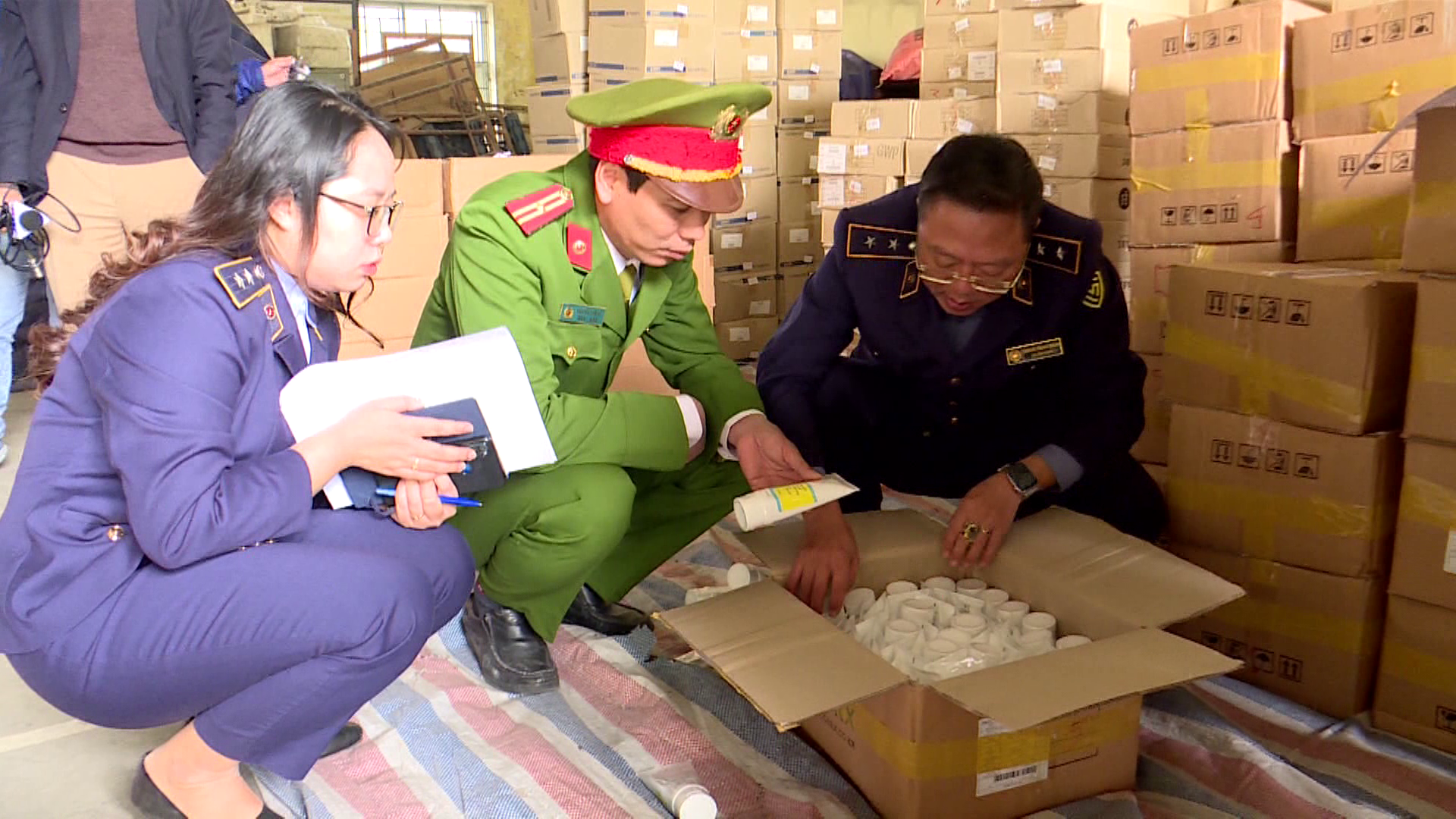 Hon_70_vu_vi_pham_kinh_doanh(2)