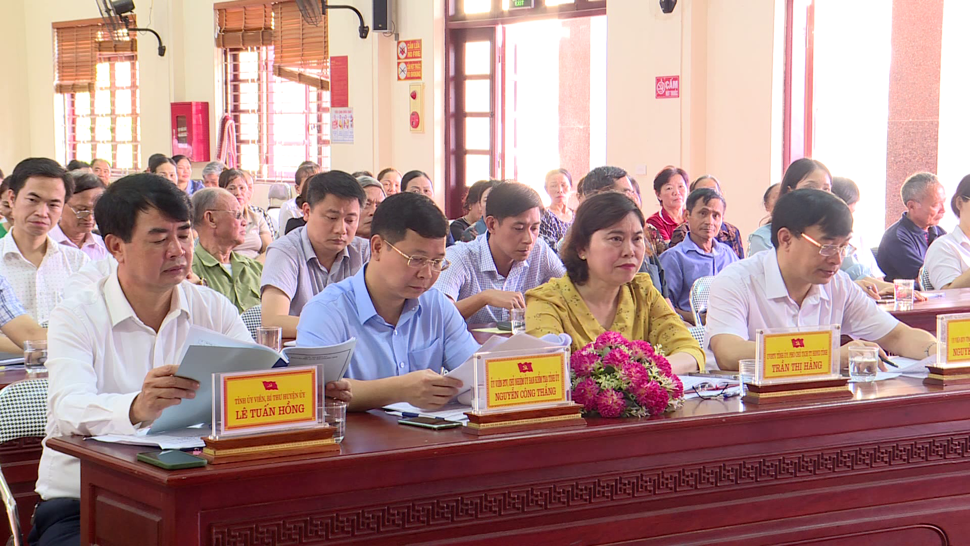 bi_thu_tinhuy_nguyen_anh_tuan_tiep_xuc_cu_tri_xa_quang_phu(5)_(1)