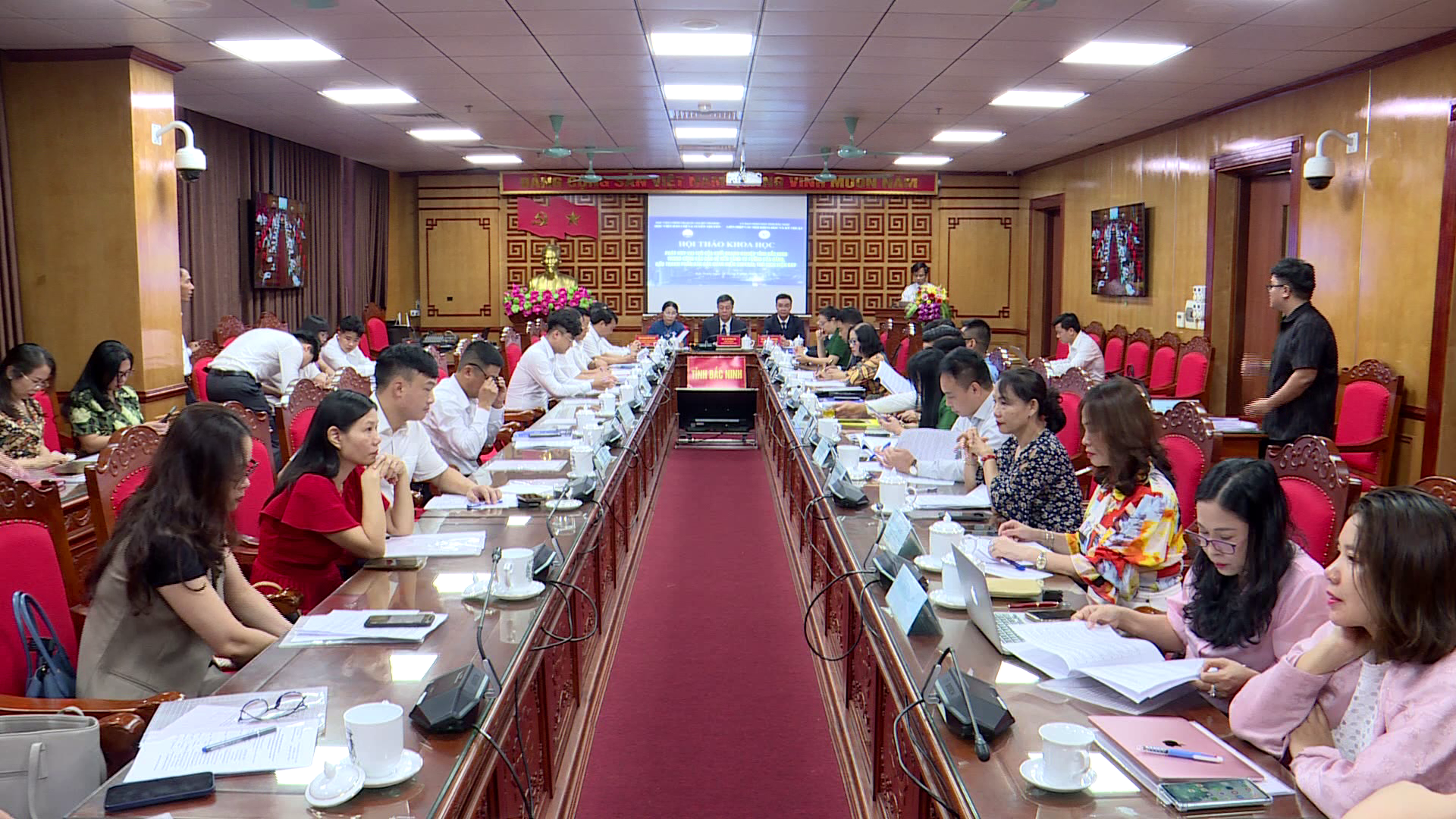 hoi_thao_khoa_hoc_phat_huy_vai_tro_doanh_nghiep_trong_cong_tac_bao_ve_nen_tang_tu_tuong_cua_dang(1)