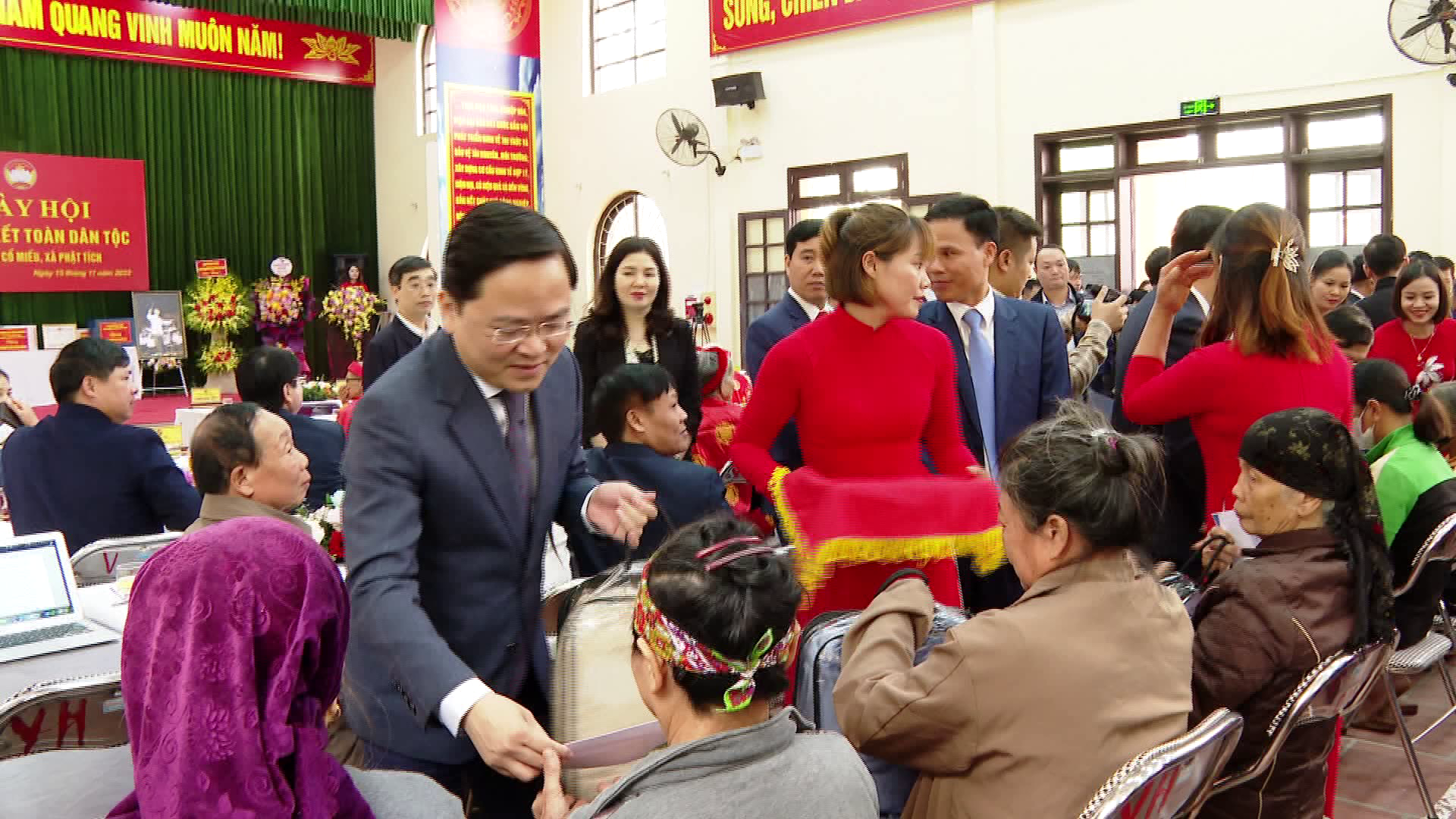 Tang_qua(1)