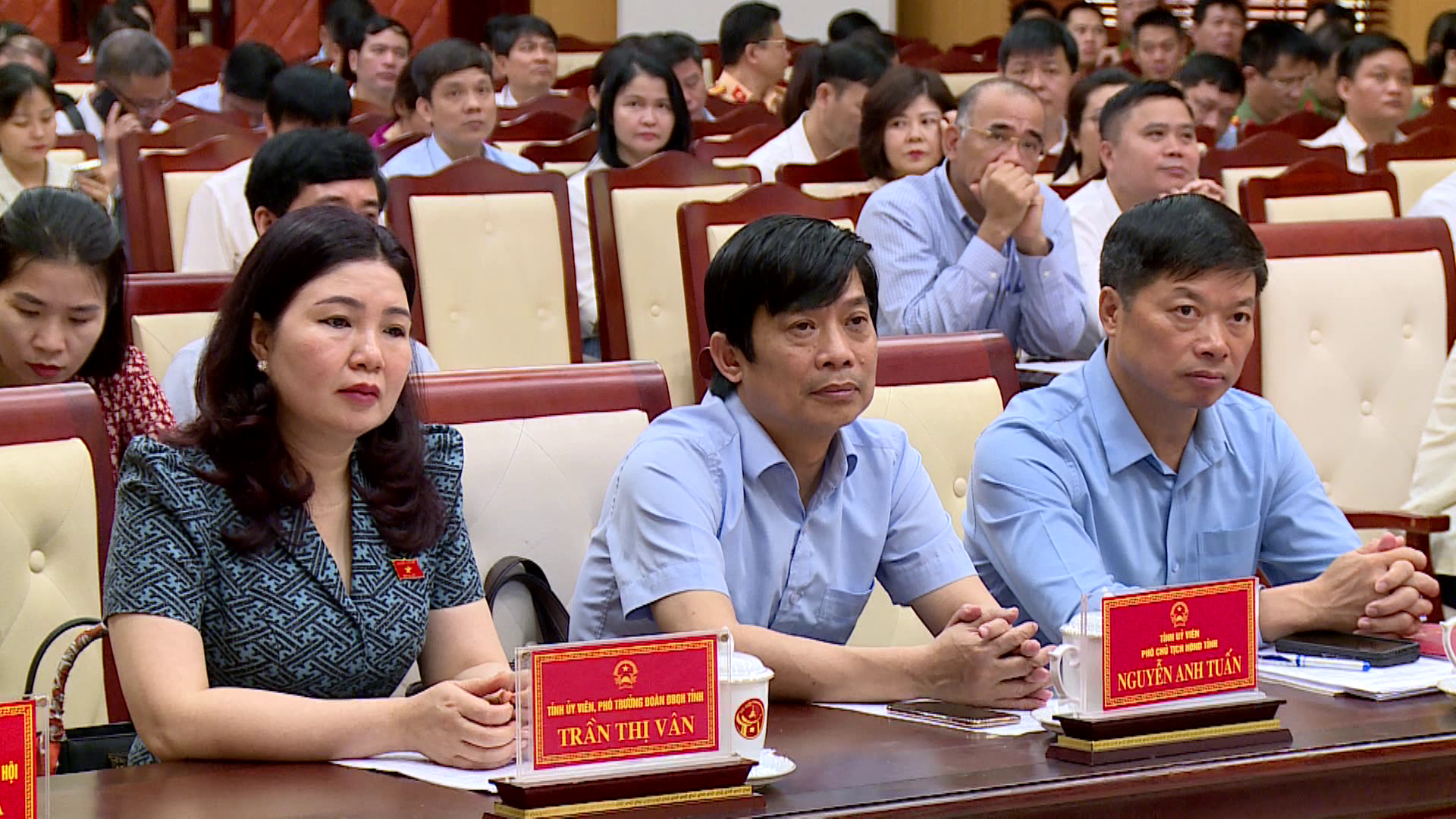 tin_trua_hoi_nghi_pho_bien_tuyen_truyen_cac_luat_dc_qh_thong_qua(4)