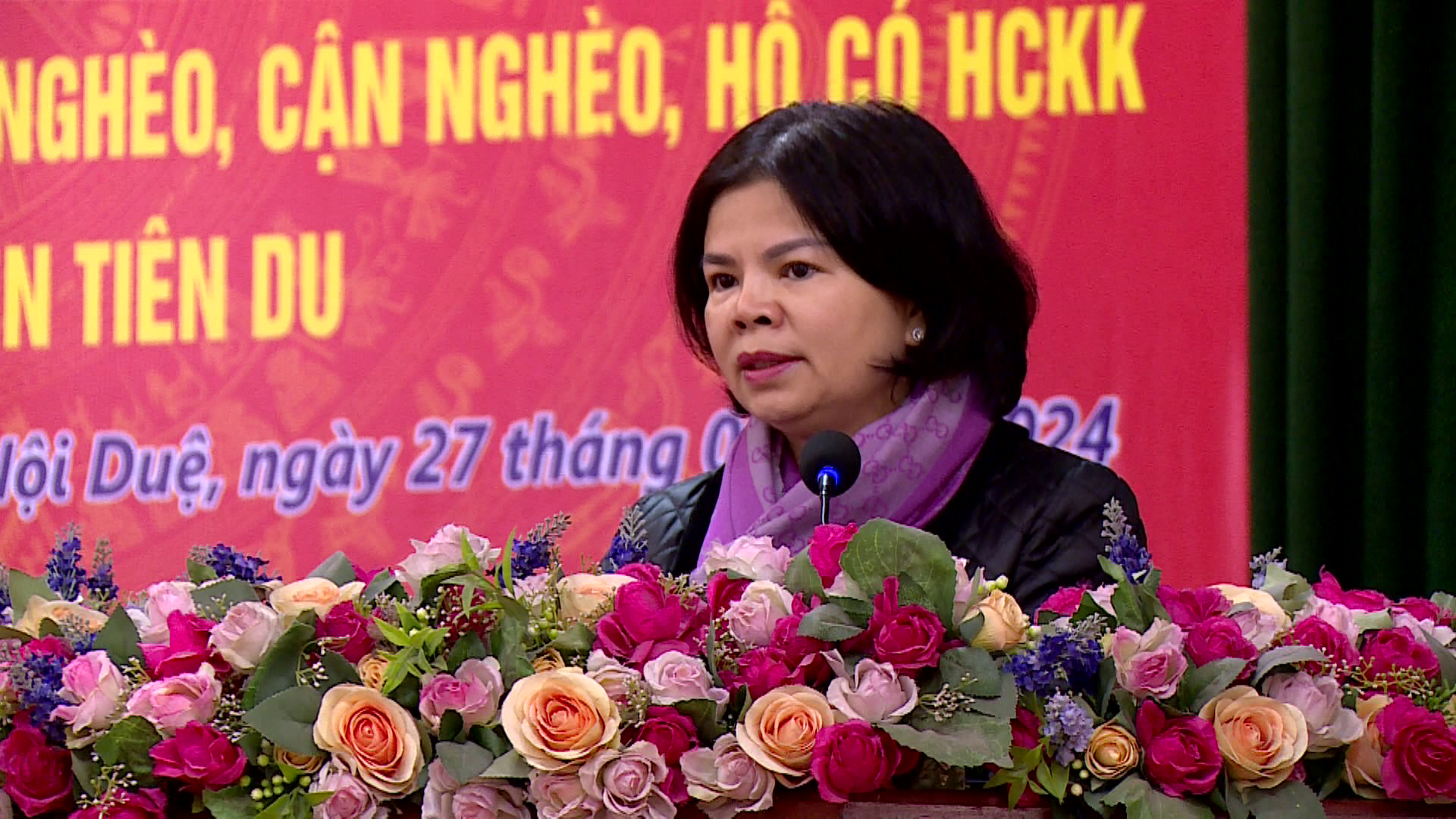 Chu_tich_tang_qua_xa_noi_due(5)