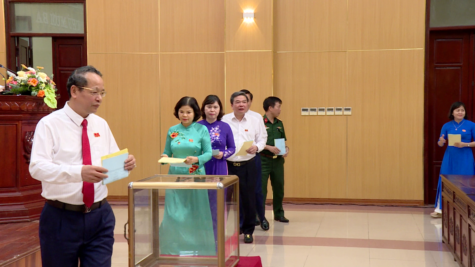 HDND_tinh_mien_nhiem_va_bau_bo_sung_thanh_vien_HDND_tinh(4)