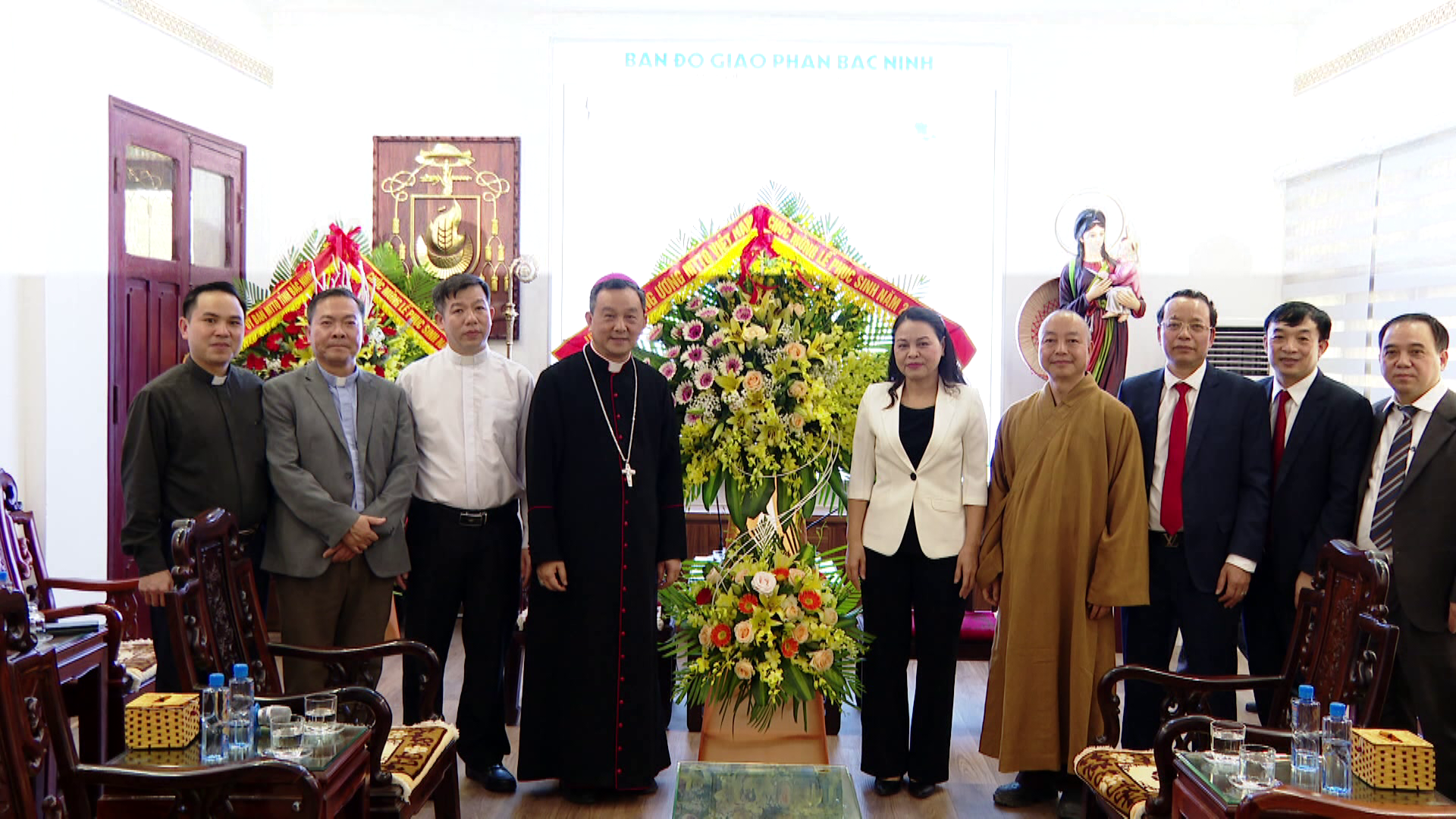 Tang_qua_toa_giam_muc(1).png