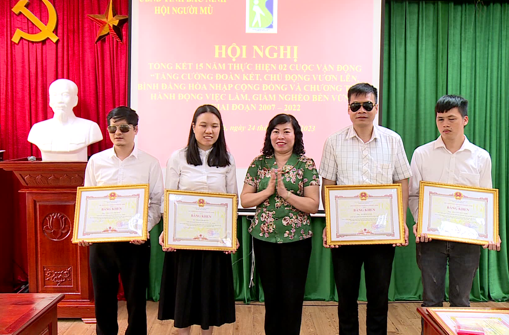 Hoi_nguoi_mu_tk_15_nam_phong_trao_thi_dua