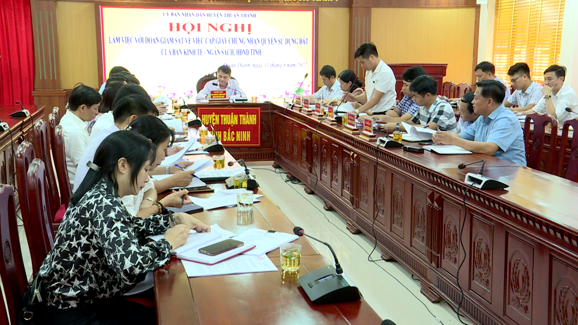 Tin_Ban_Kinh_te_Ngan_sach_HDND_tinh_giam_sat_cap_giay_chung_nhan_quyen_su_dat_tai_Thuan_Thanh(1)