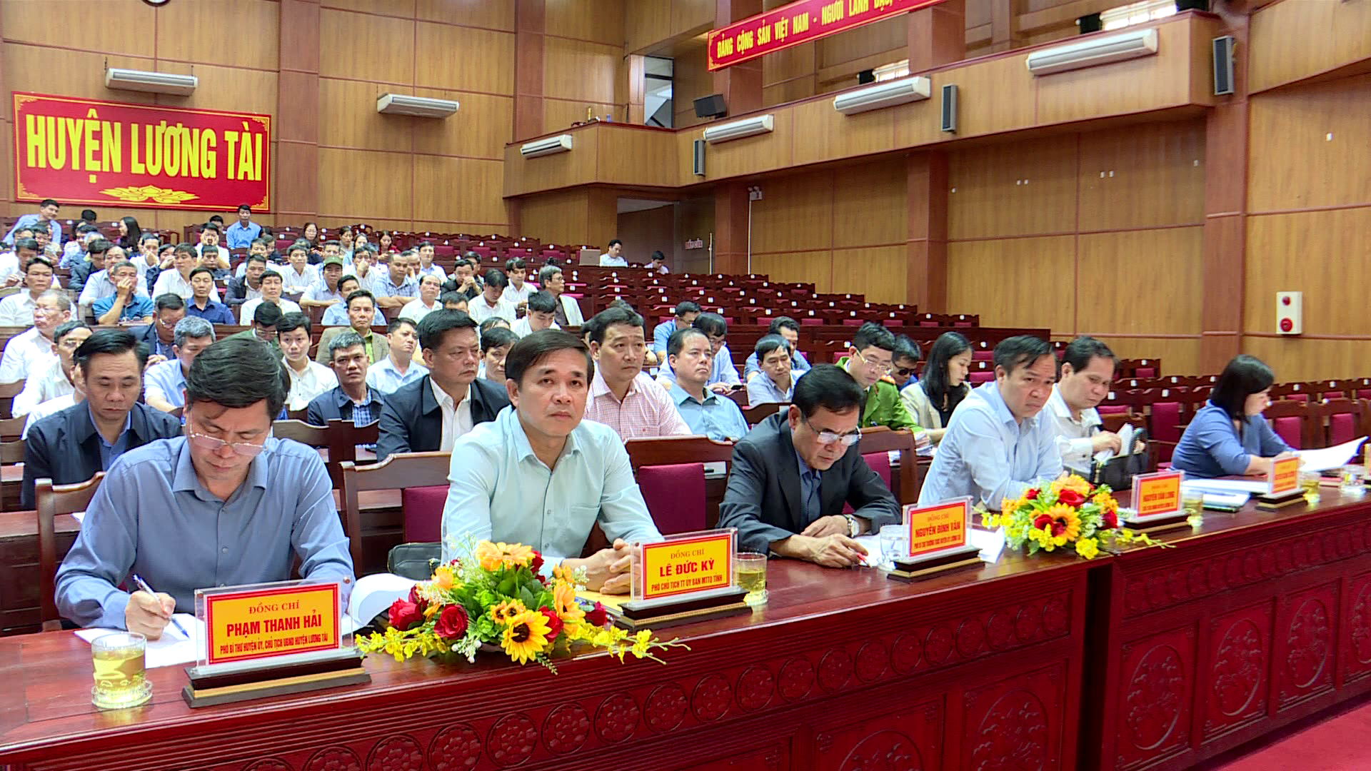 doan_dai_bieu_quoc_hoi_tinh_tiep_xuc_cu_tri_tai_huyen_luong_tai(1)