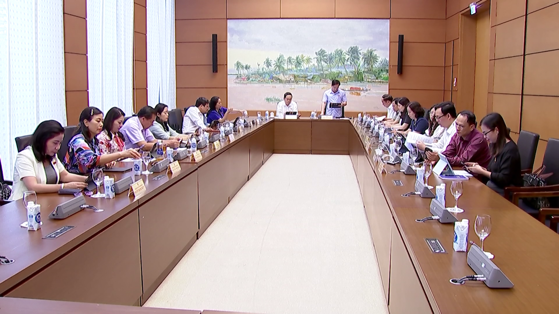 QH_thao_luan_to_ve_luat_quy_hoach_do_thi_va_luat_khoang_san(1)