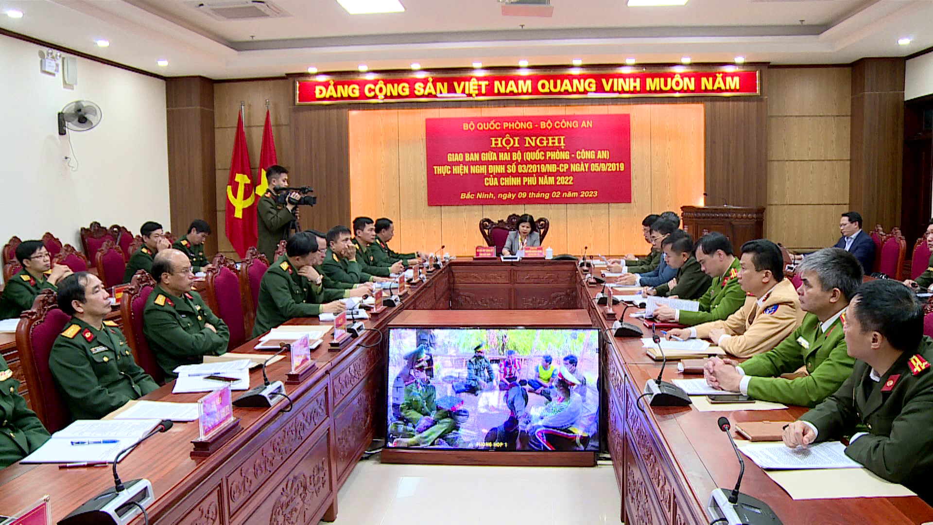 Tn_giua_giao_ban_2_bo_cong_an_quan_su(1)