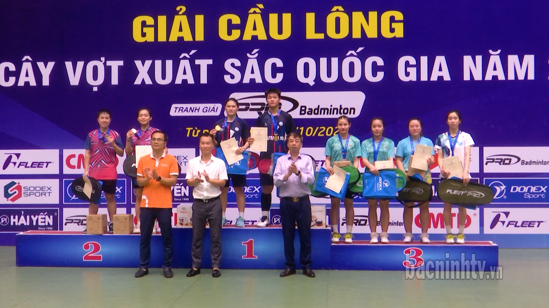 Trao_giai_cau_long